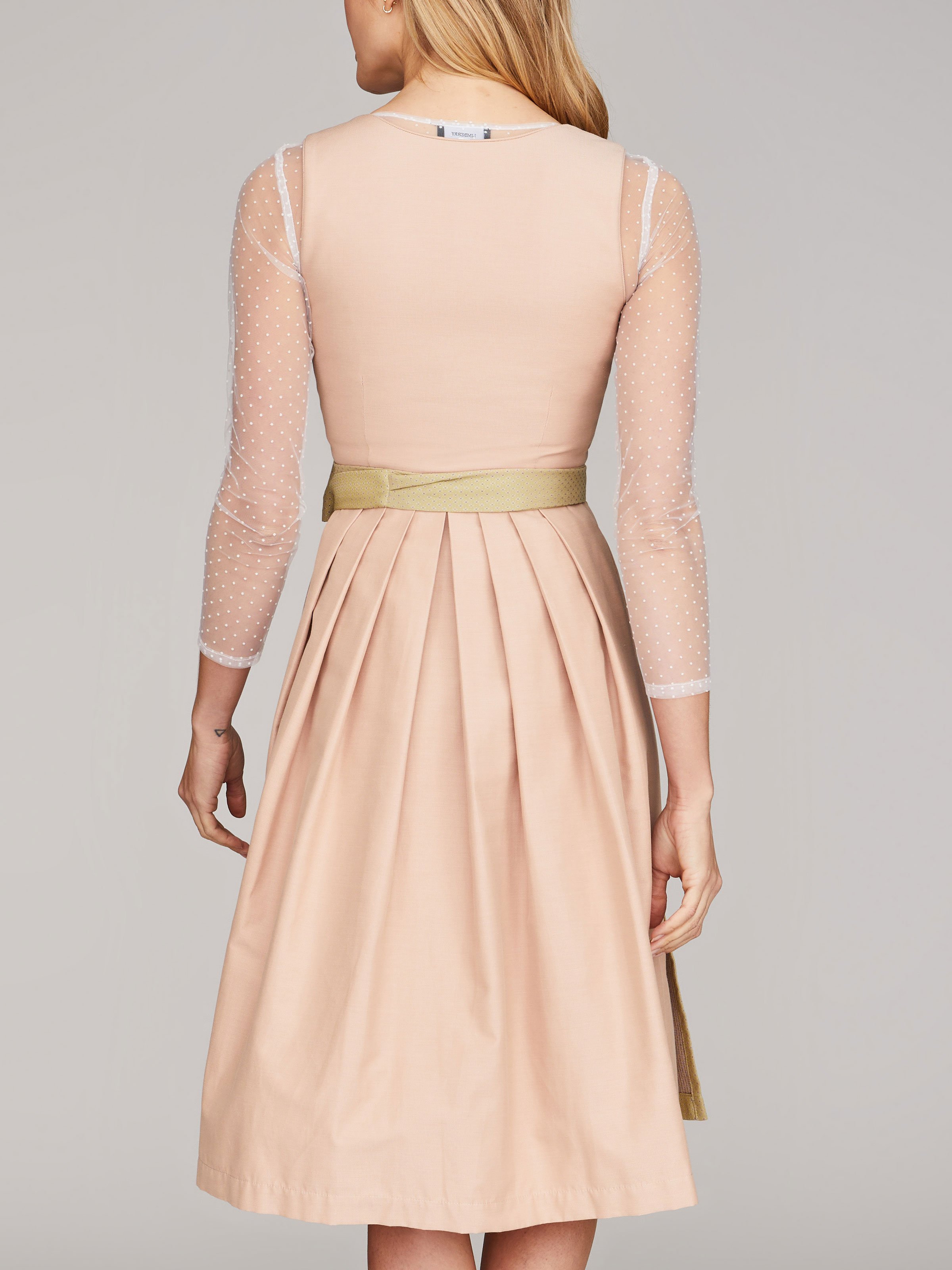 Terracotta-farbenes Dirndl Terracotta-farbenes Dirndl