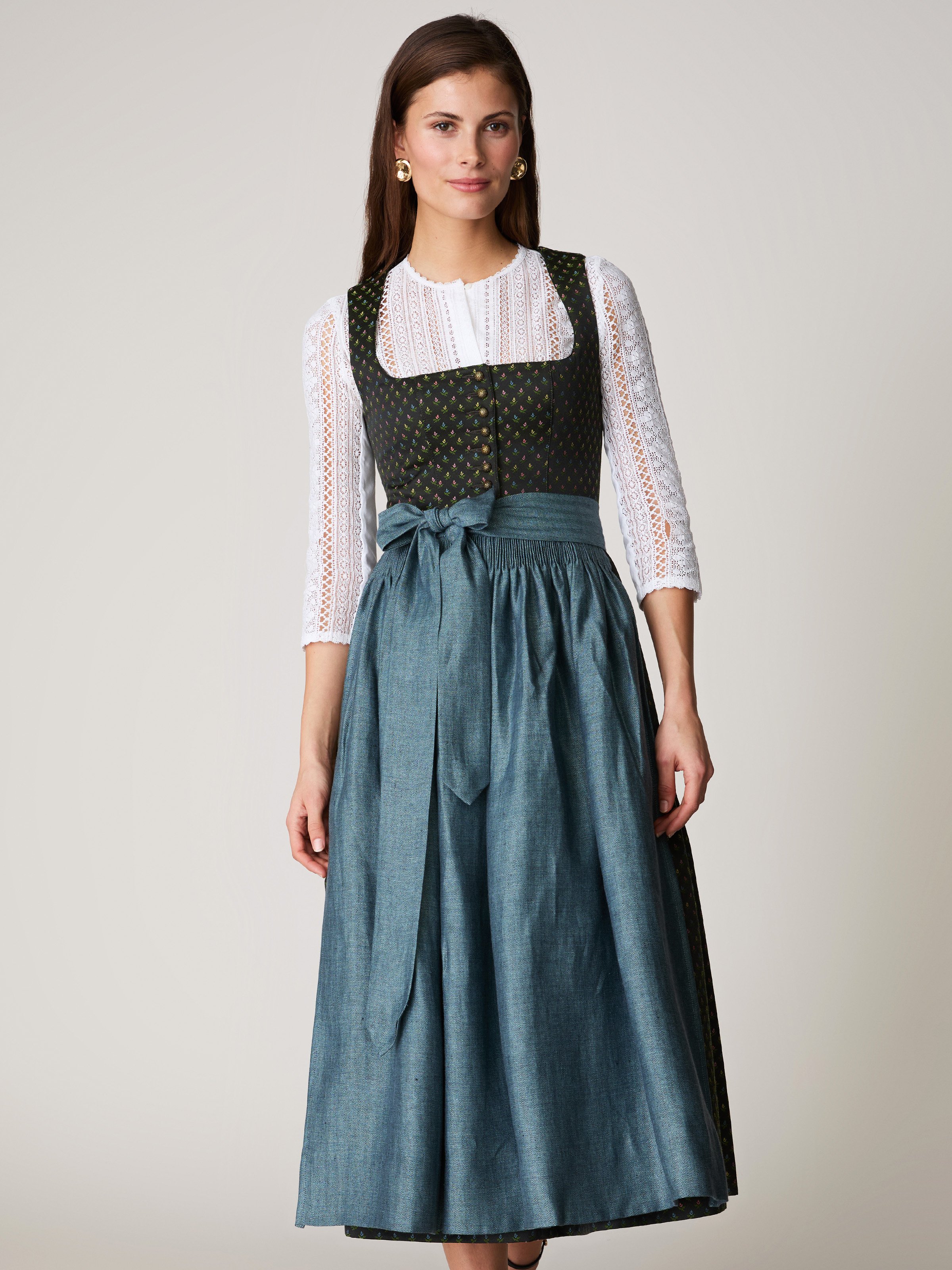 Grünes Dirndl mit Streublumenmuster