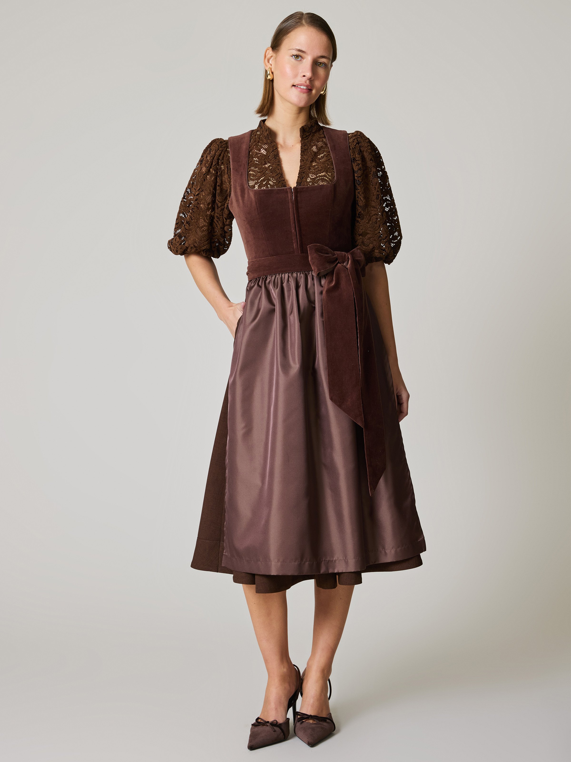 Dirndl in Braun mit Samtmieder