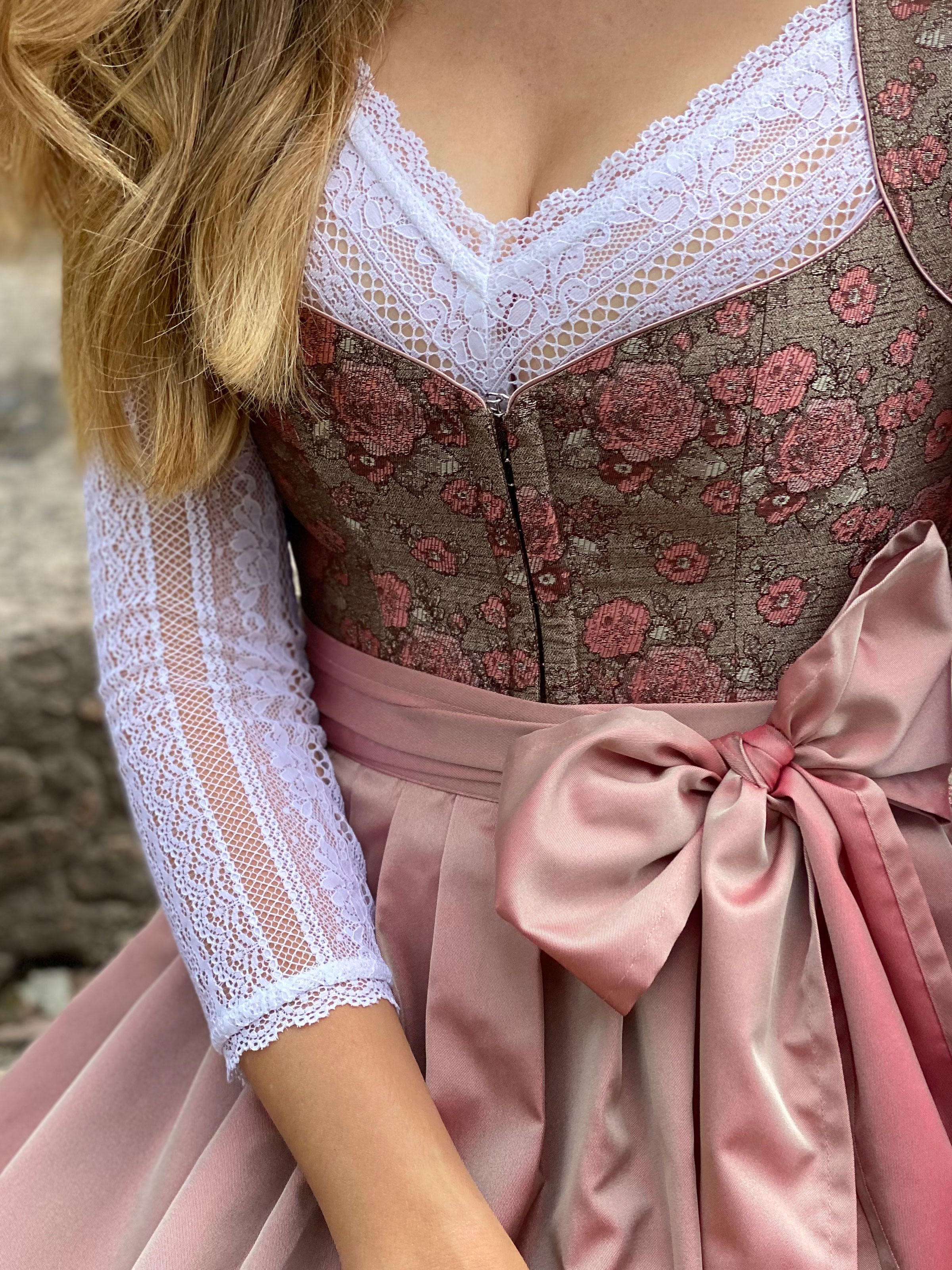 Goldfarbenes Dirndl