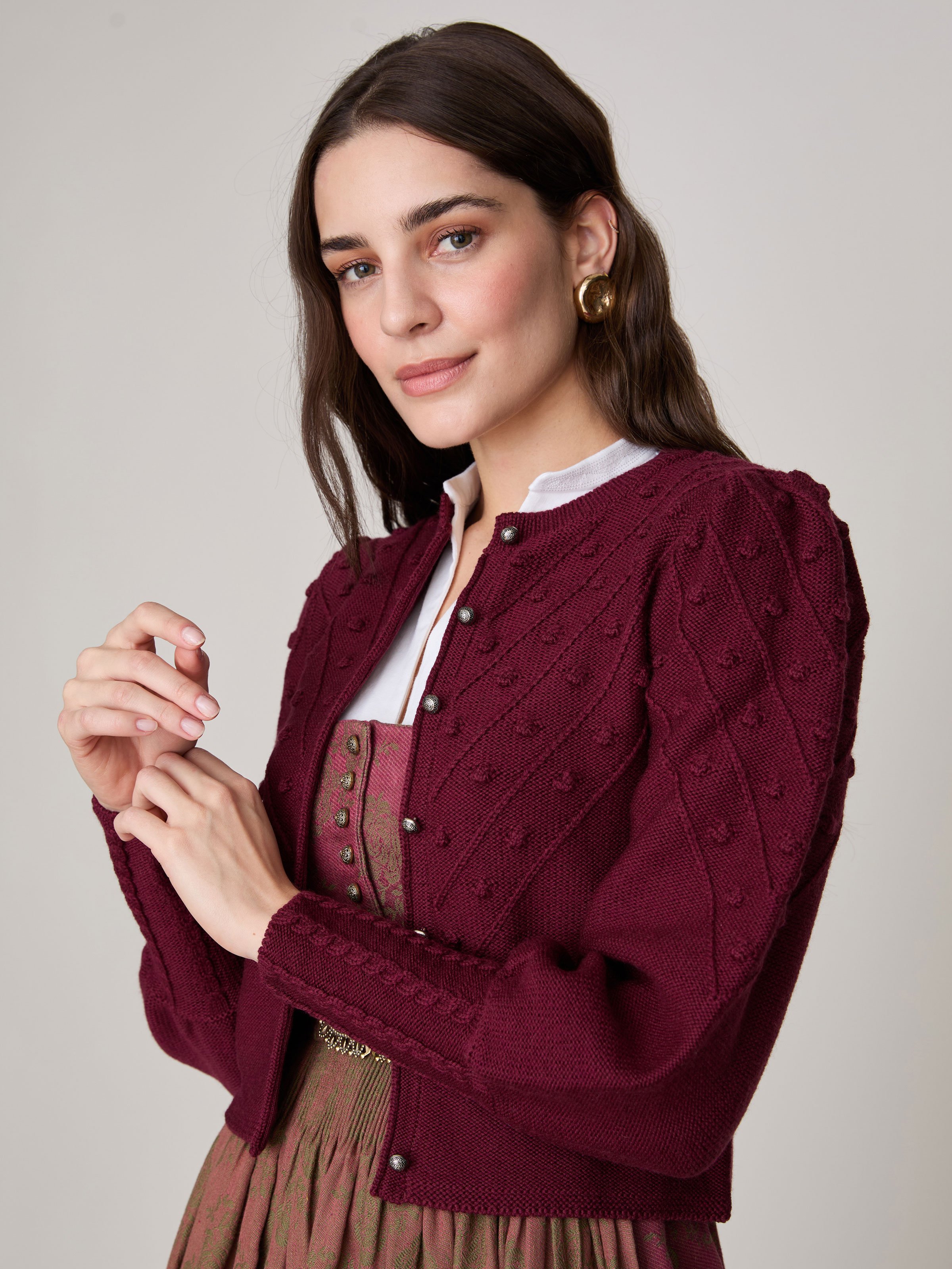 Weinrote Strickjacke mit Puffarm
