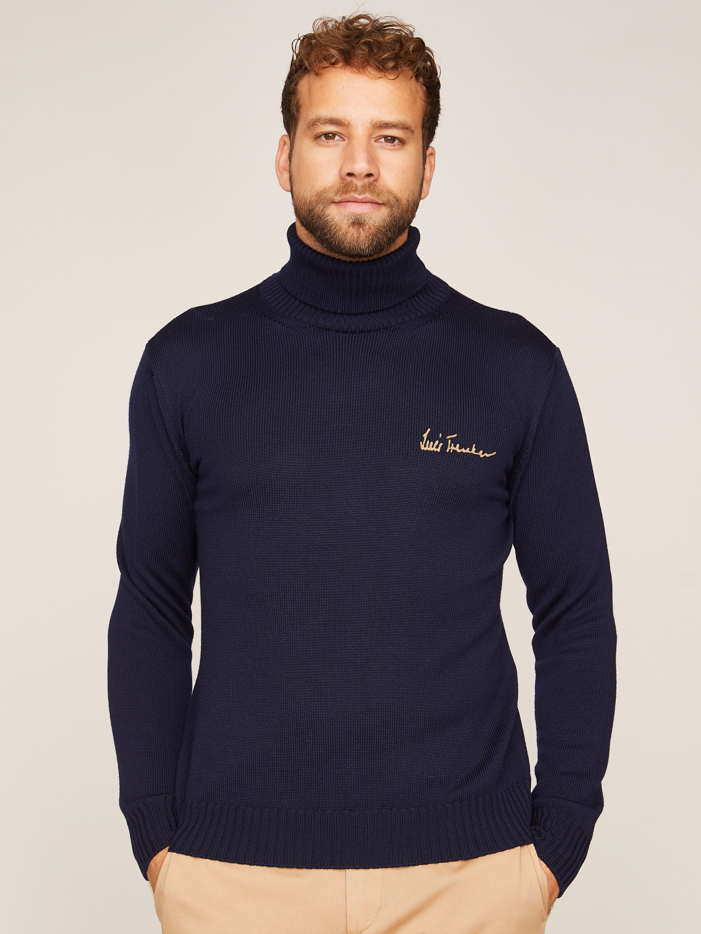 Dunkelblauer Rollkragenpullover mit Logo-Stickerei