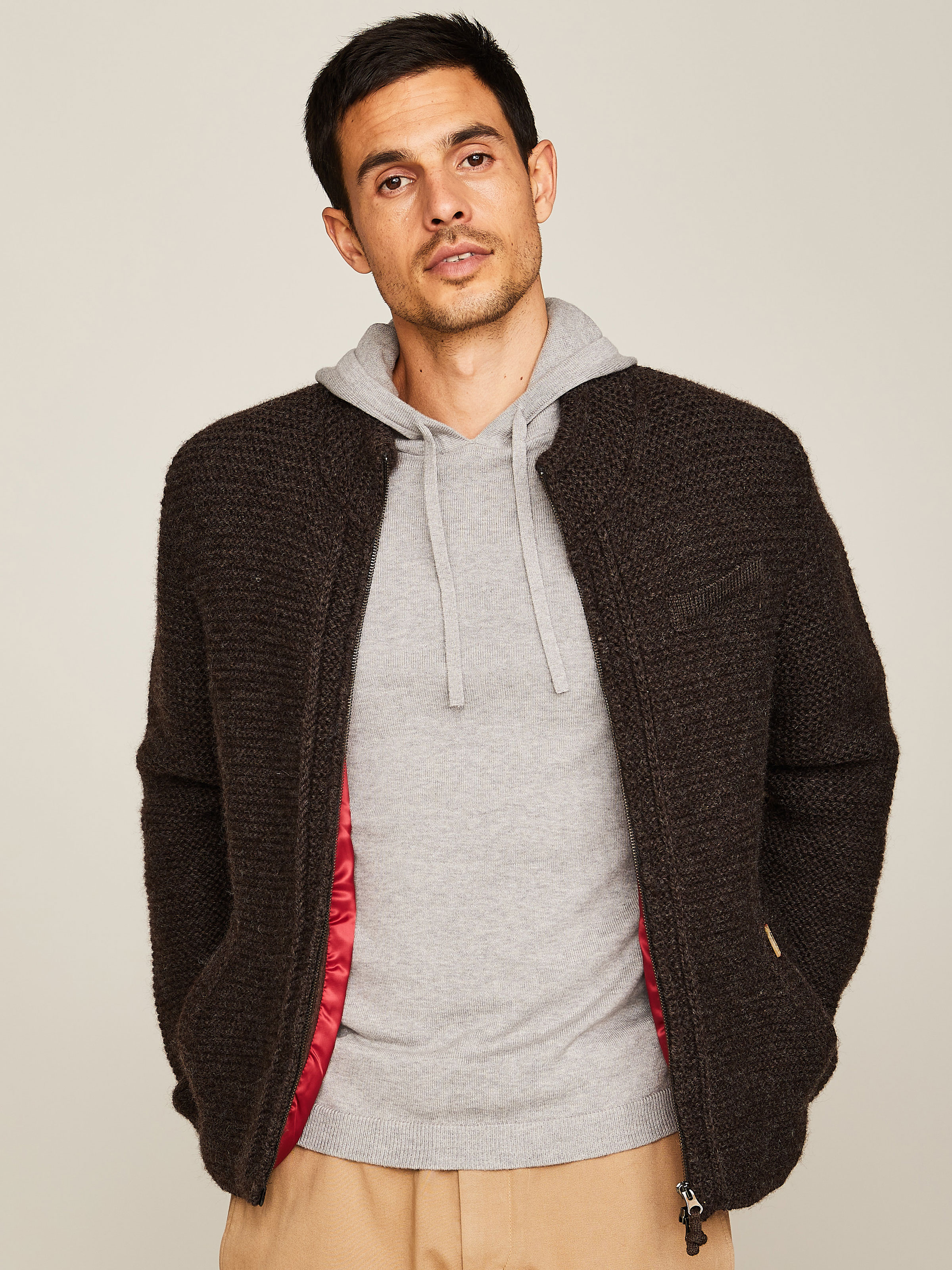 Dunkelbraune Strickjacke mit Kontrastfutter