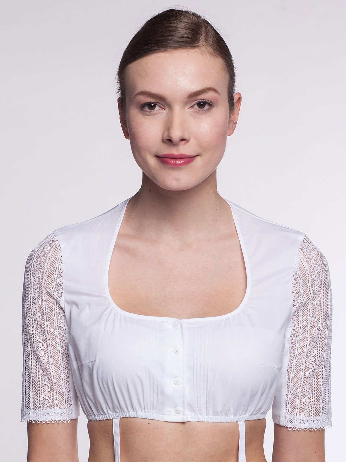 Weiße Dirndlbluse mit Spitzenarm