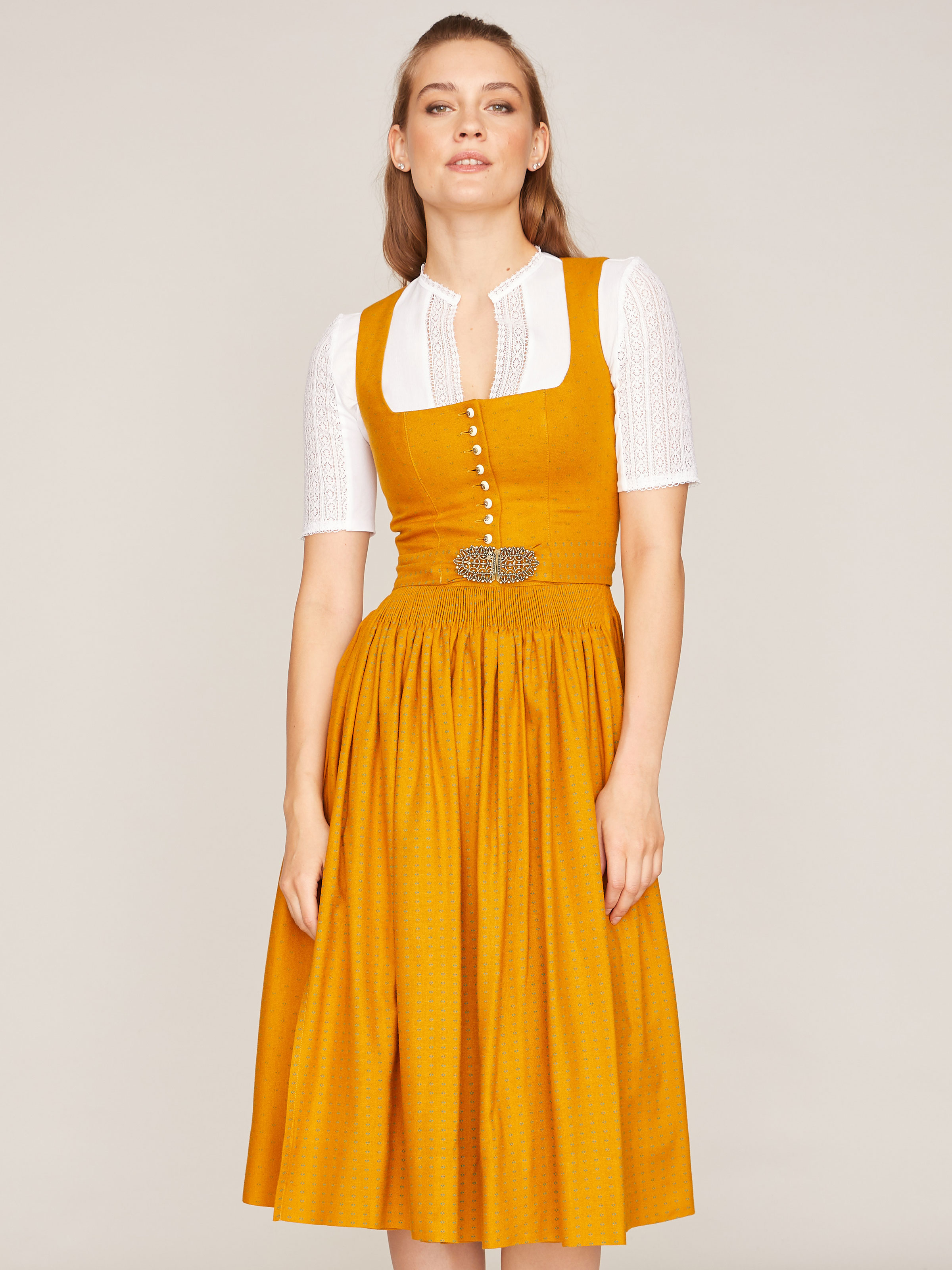 Dirndl in einem Allover Ocker-Ton