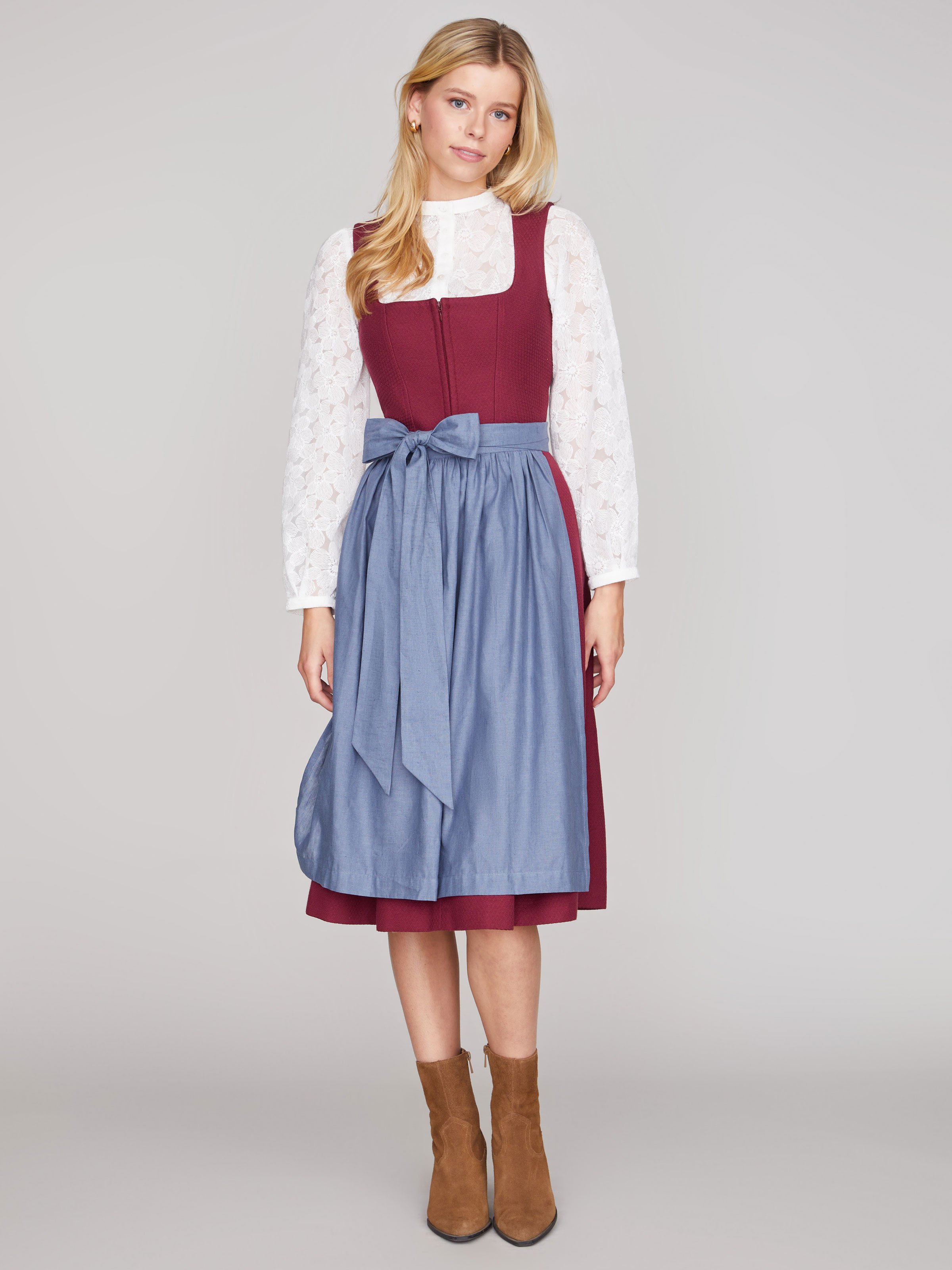 Rubinrotes strukturiertes Dirndl Rubinrotes strukturiertes Dirndl
