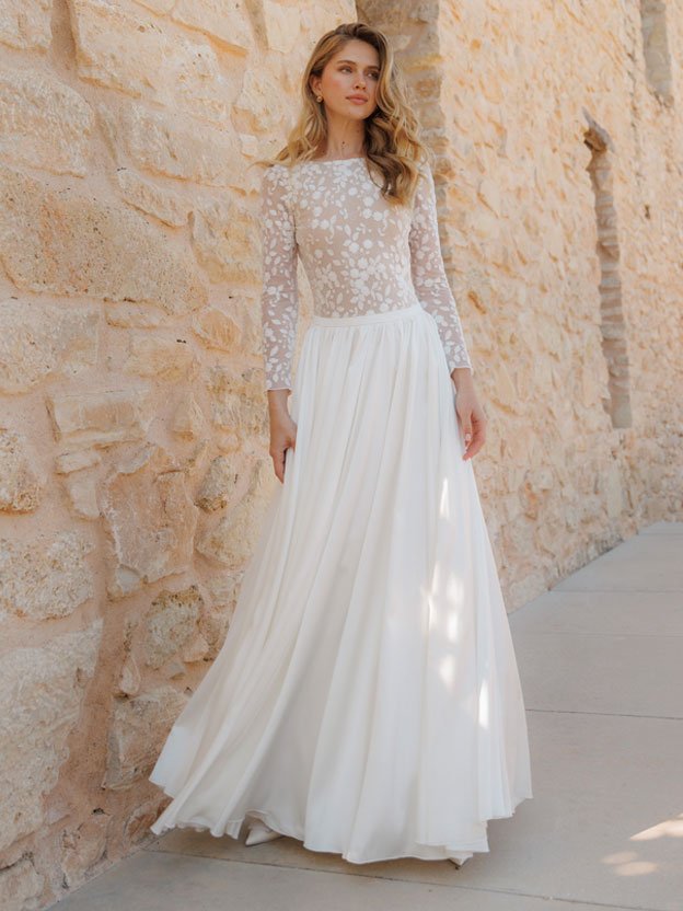 Langes Brautkleid mit rückenfreiem Spitzen-Oberteil und ausgestelltem Rock