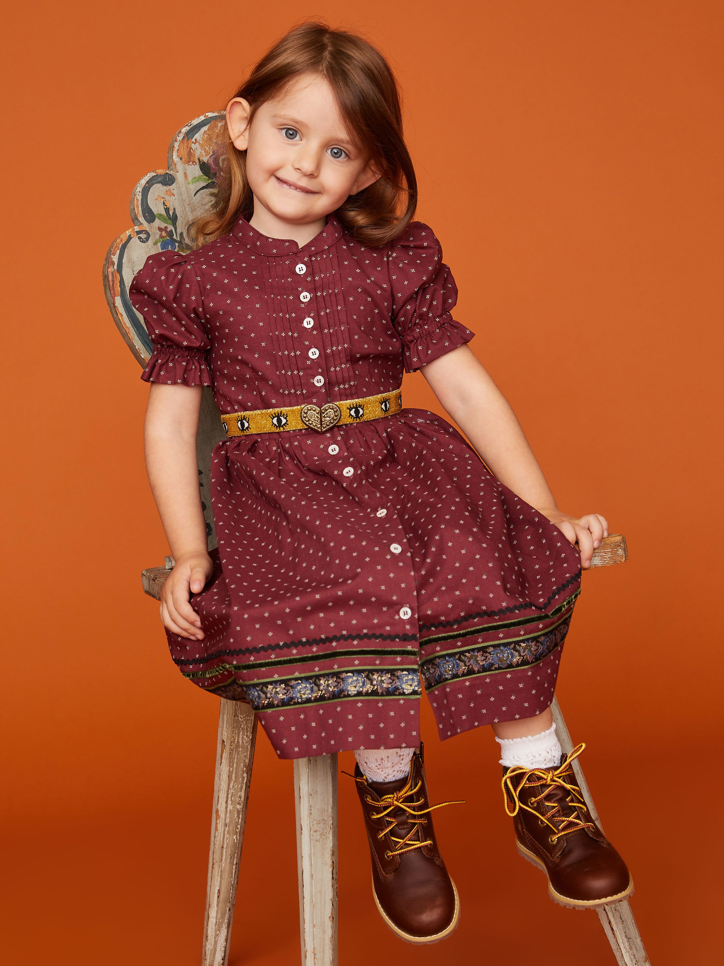 Beeren-farbenes Kinderkleid