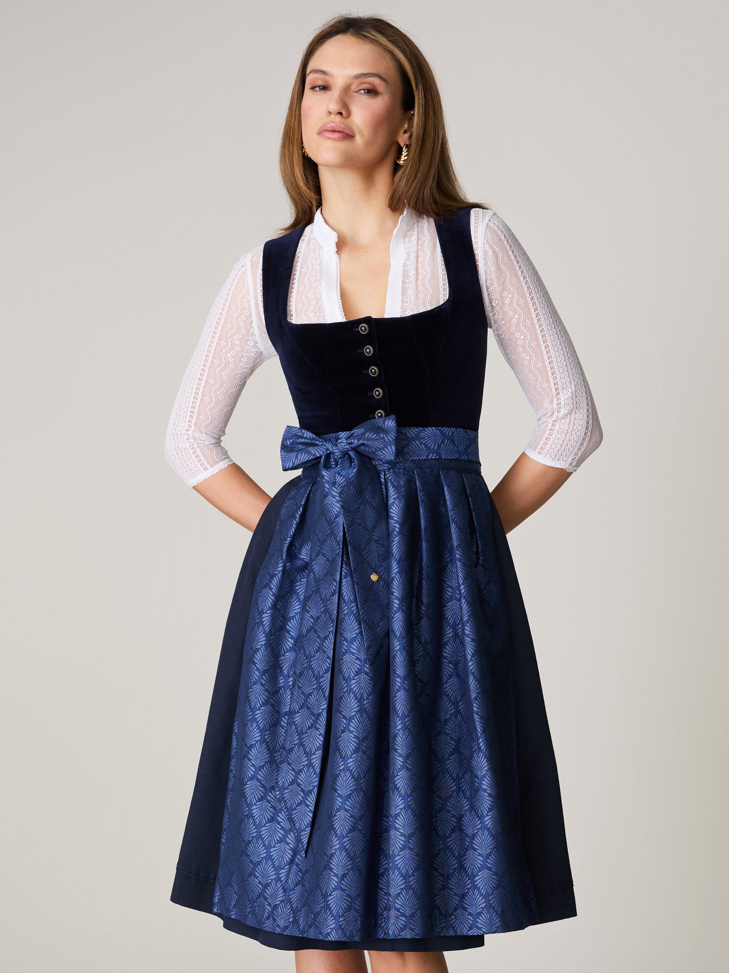 Blaues Dirndl mit Samt-Mieder