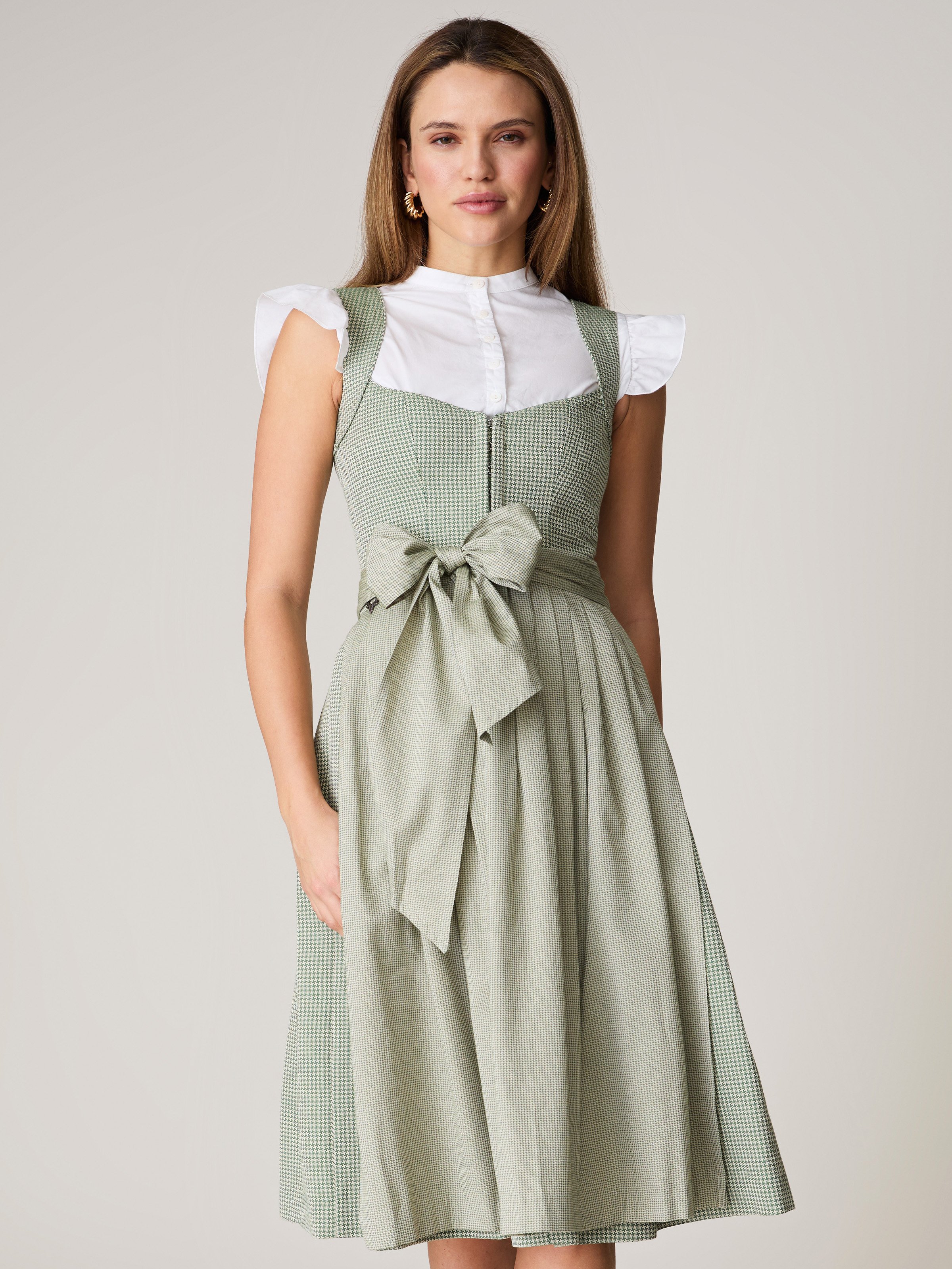 Grünes Dirndl mit Hahnentrittmuster