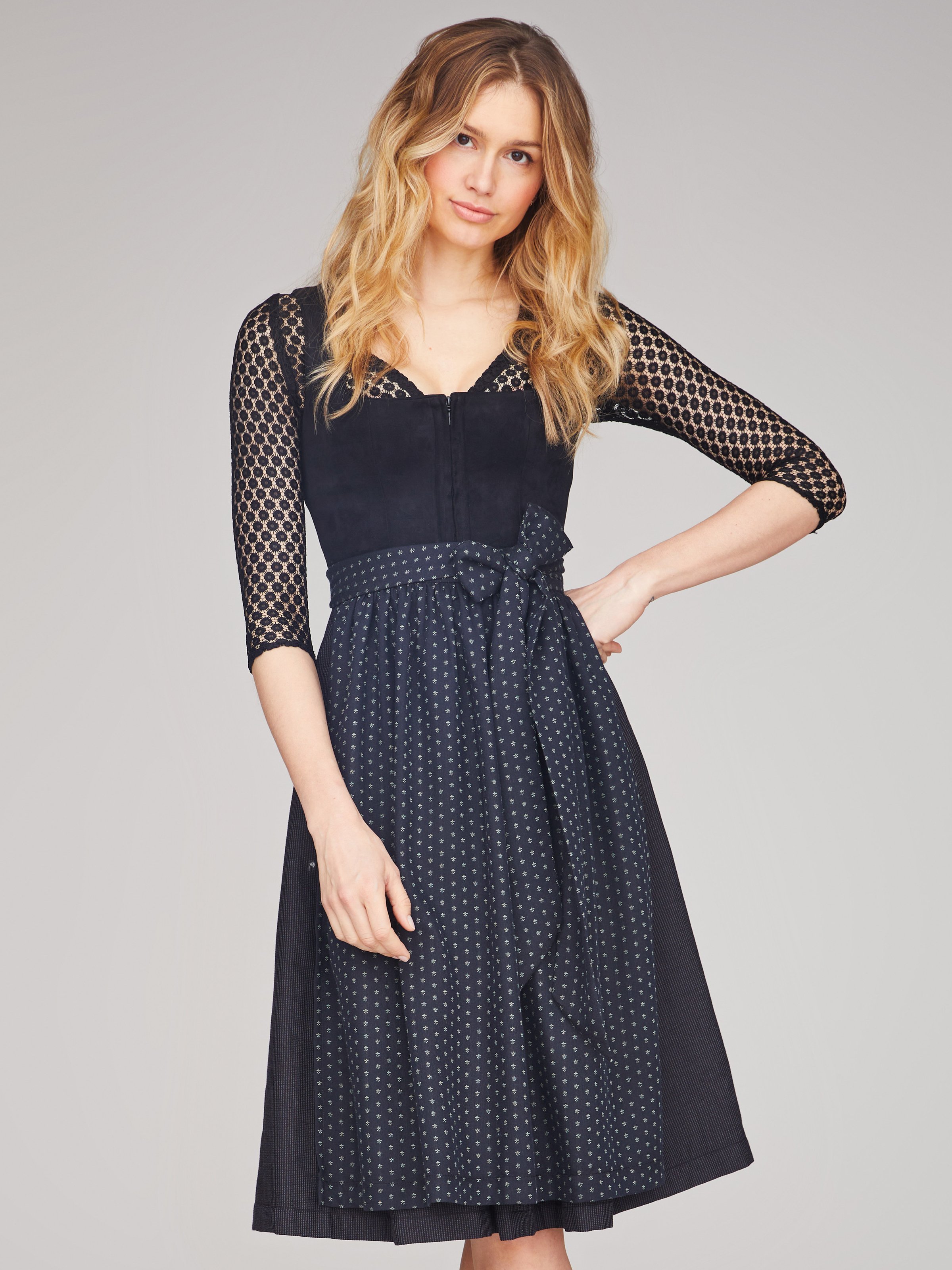 Schwarzes Dirndl mit Samt-Mieder
