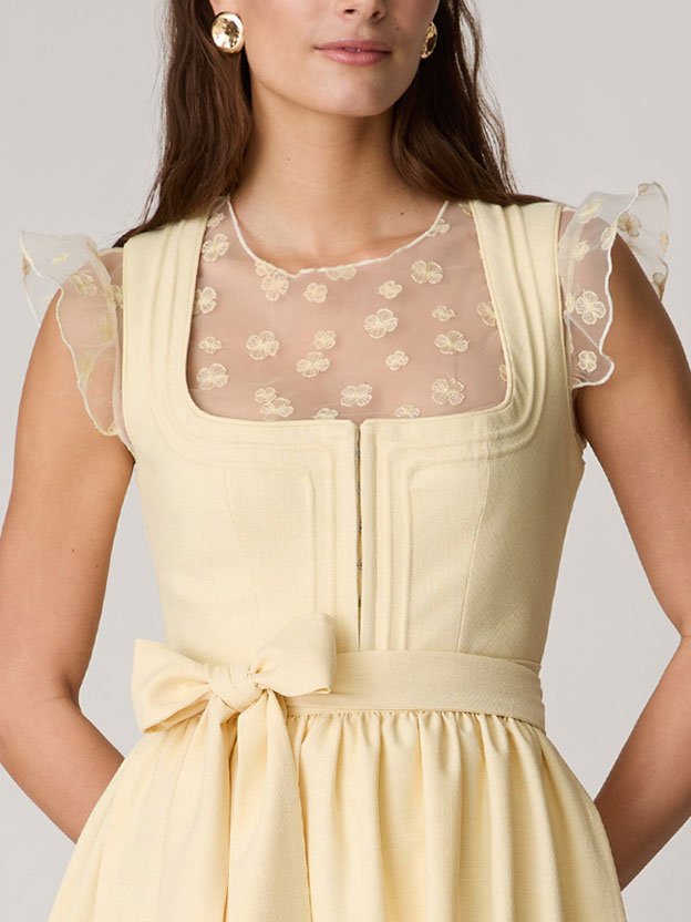 Farbige Dirndlblusen