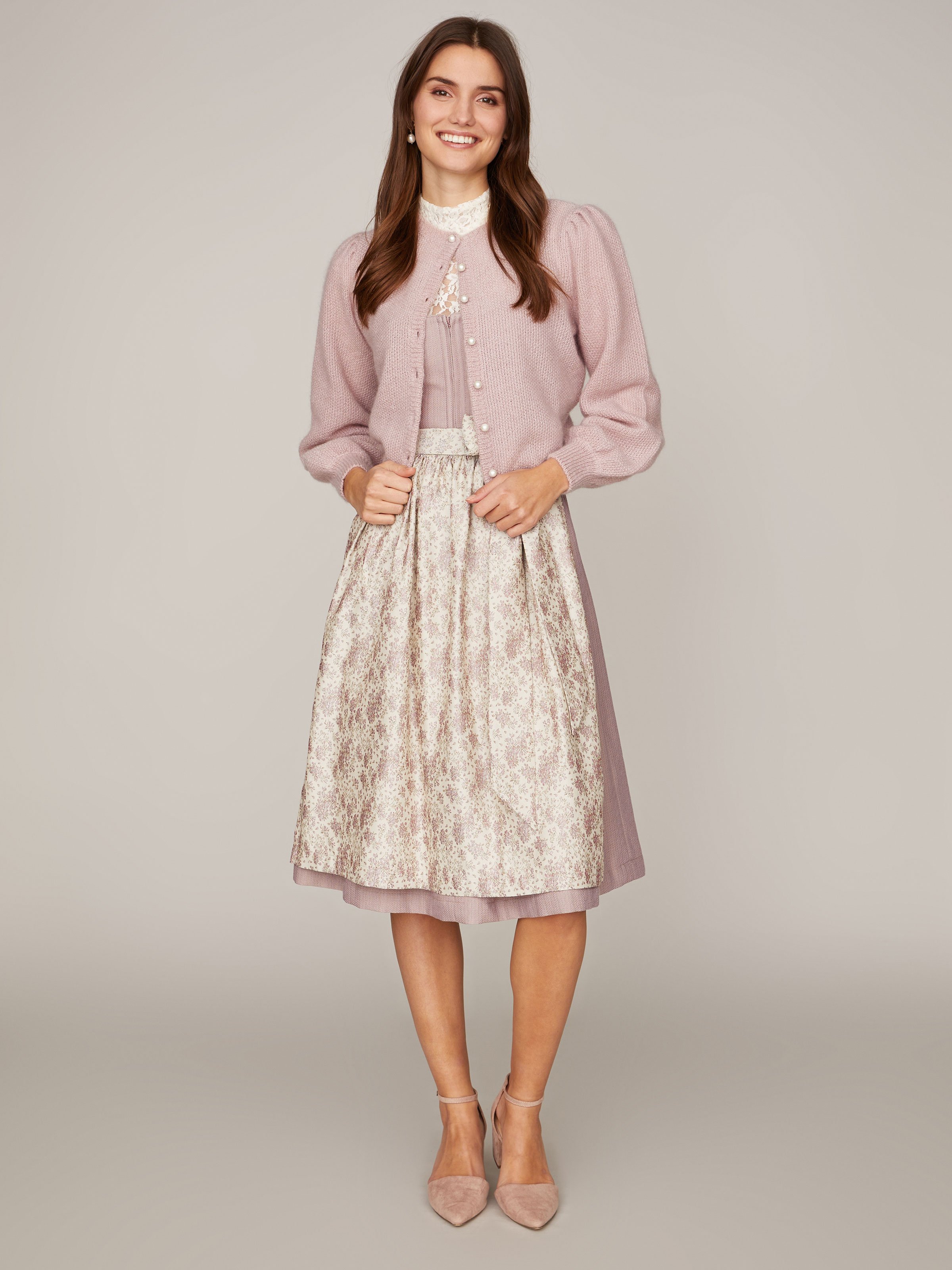 Lavendelfarbenes Dirndl Lavendelfarbenes Dirndl