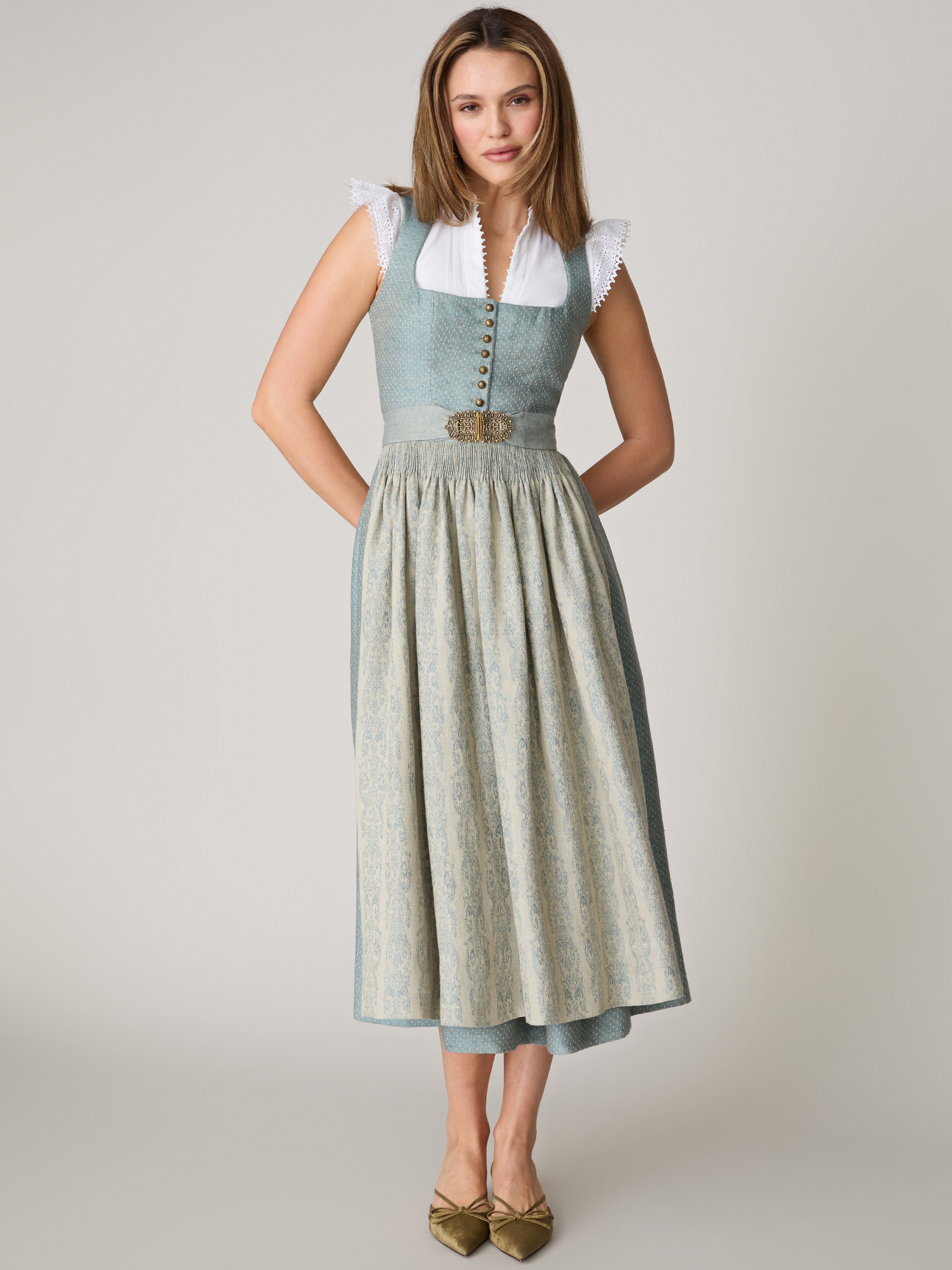 Jeans-blaues Dirndl mit weißen Pünktchen