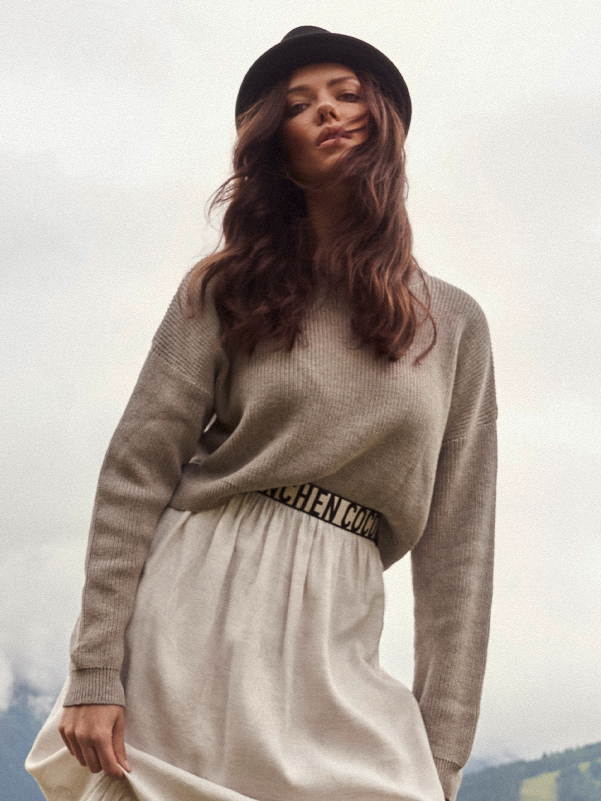 Silbergrauer Strickpullover