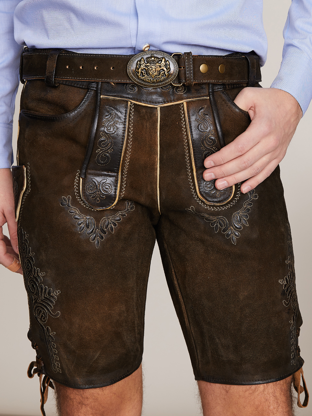 Kurze dunkelbraune Ziegenlederhose