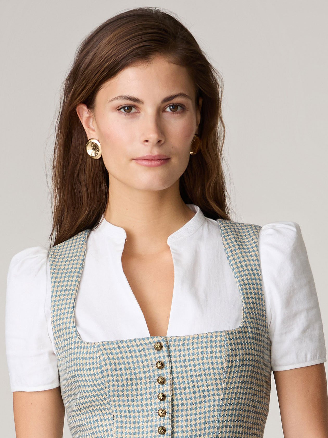 Weiße Dirndlbluse mit Stehkragen