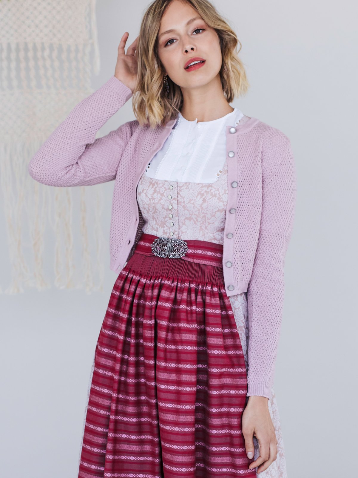 Altrosa Dirndl mit Blumenmuster 