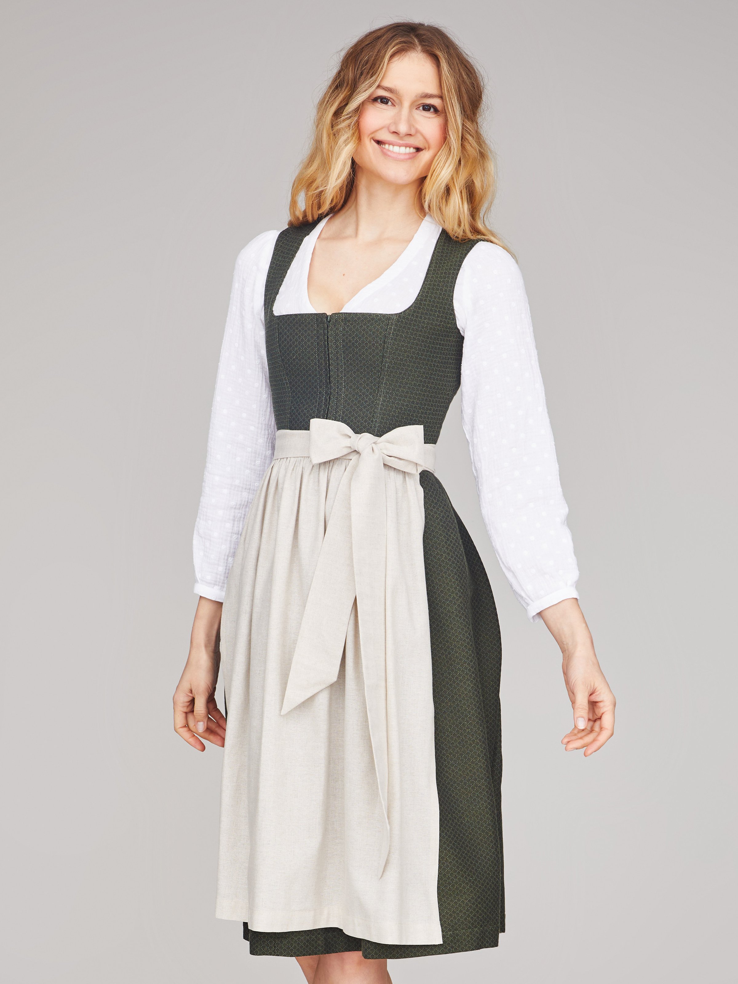 Dunkelgrünes strukturiertes Dirndl Dunkelgrünes strukturiertes Dirndl
