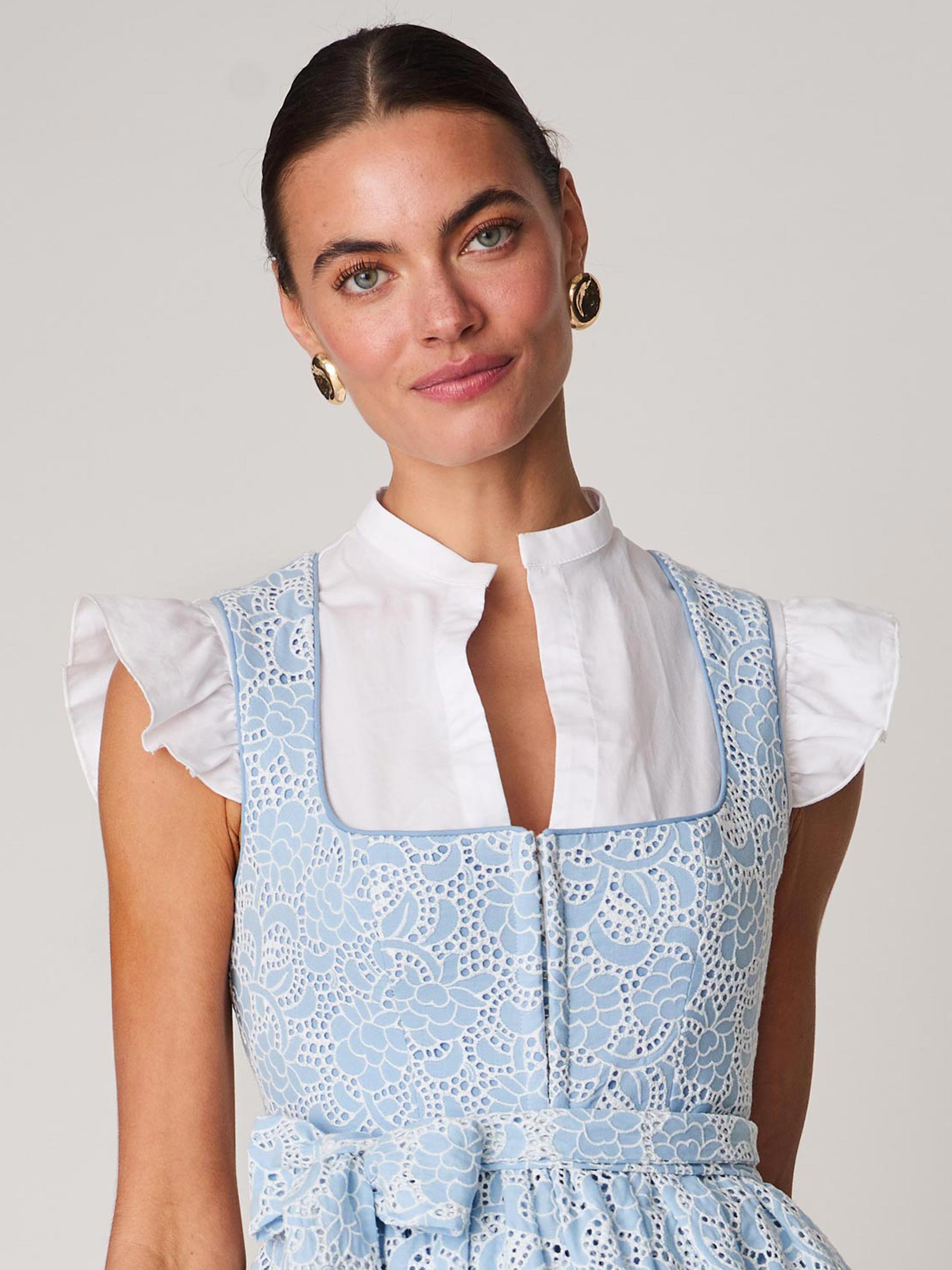 Weiße Dirndlbluse mit V-Ausschnitt