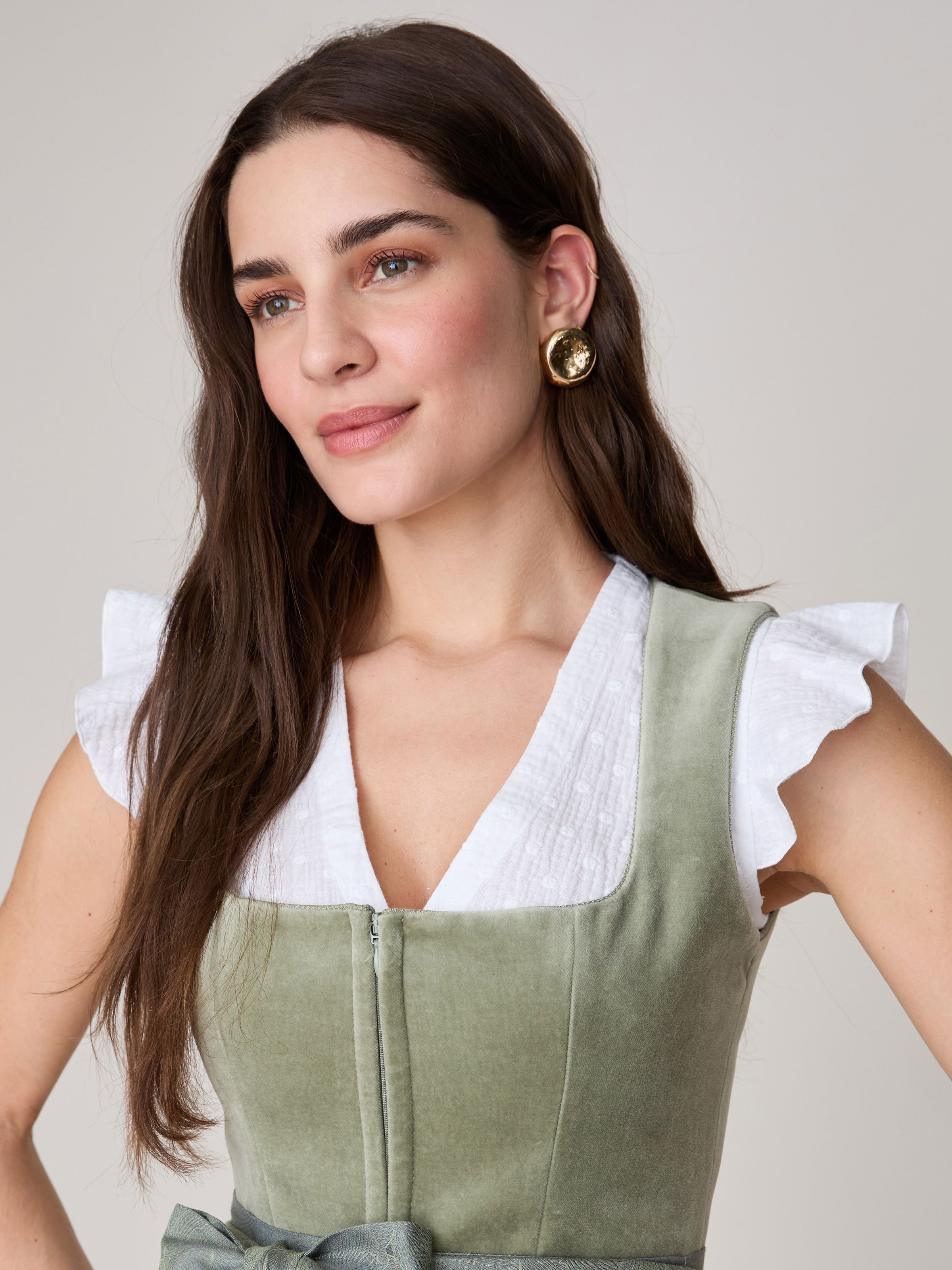 Weiße Dirndlbluse mit Flügelärmel 