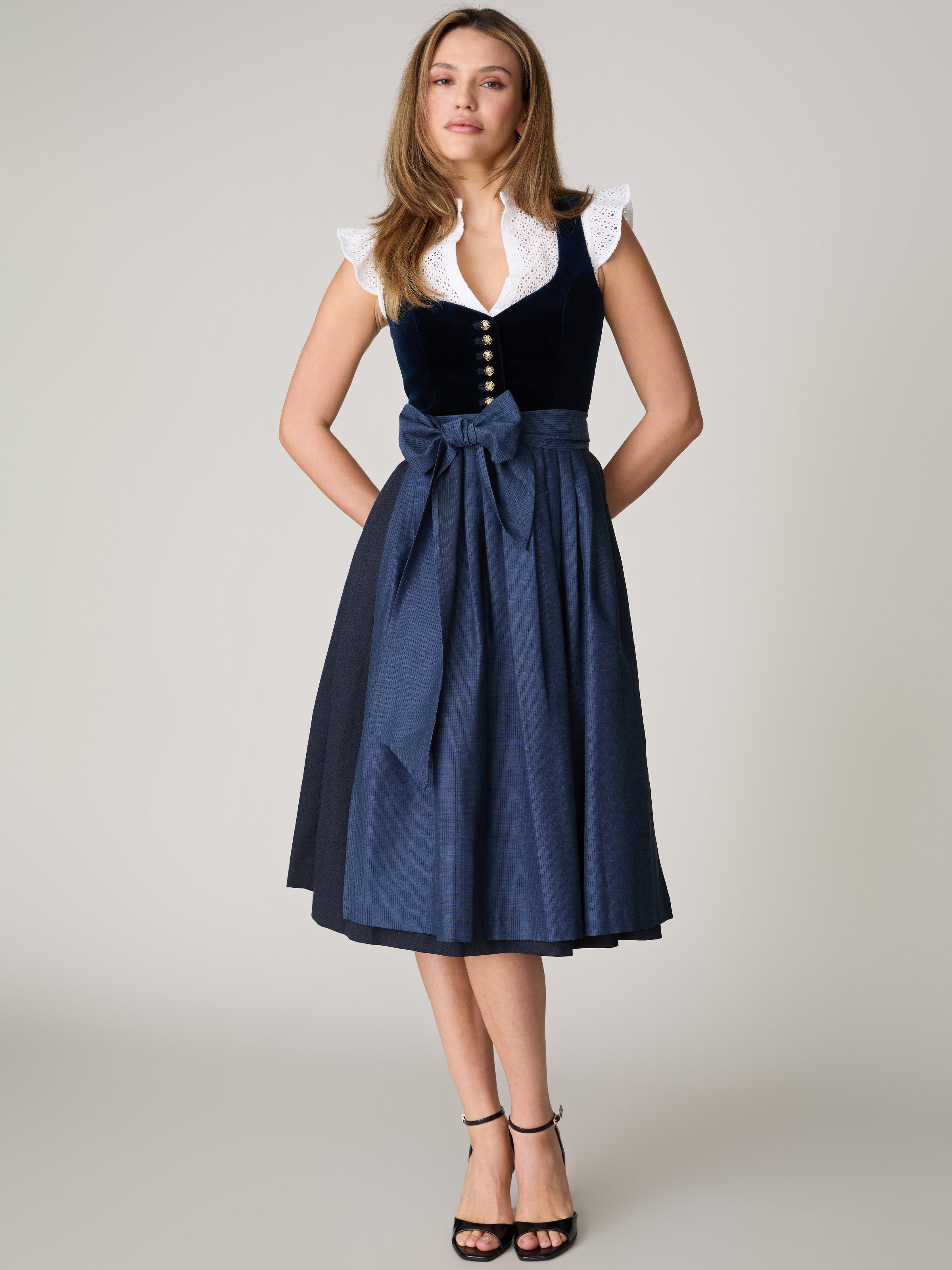 Dunkelblaues Dirndl mit Samtmieder