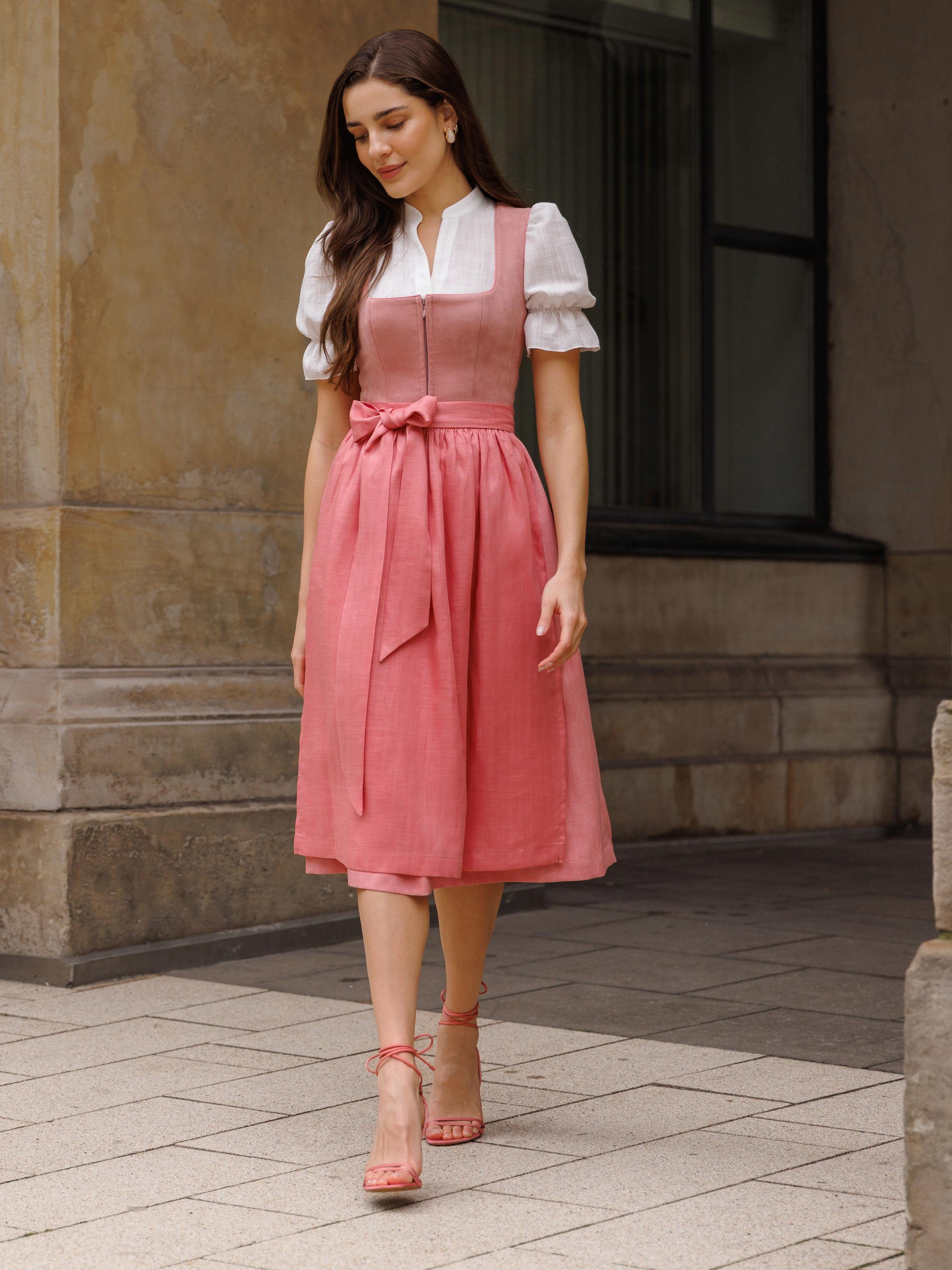 Dirndl in Rosa mit Velours Mieder