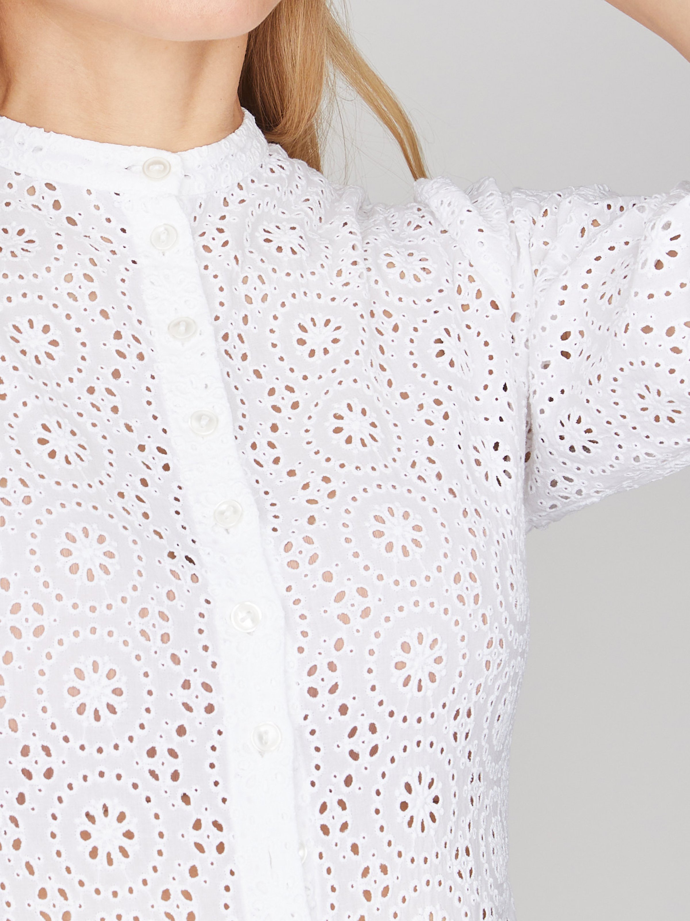 Weißer Body mit Stickerei Weißer Body mit Stickerei