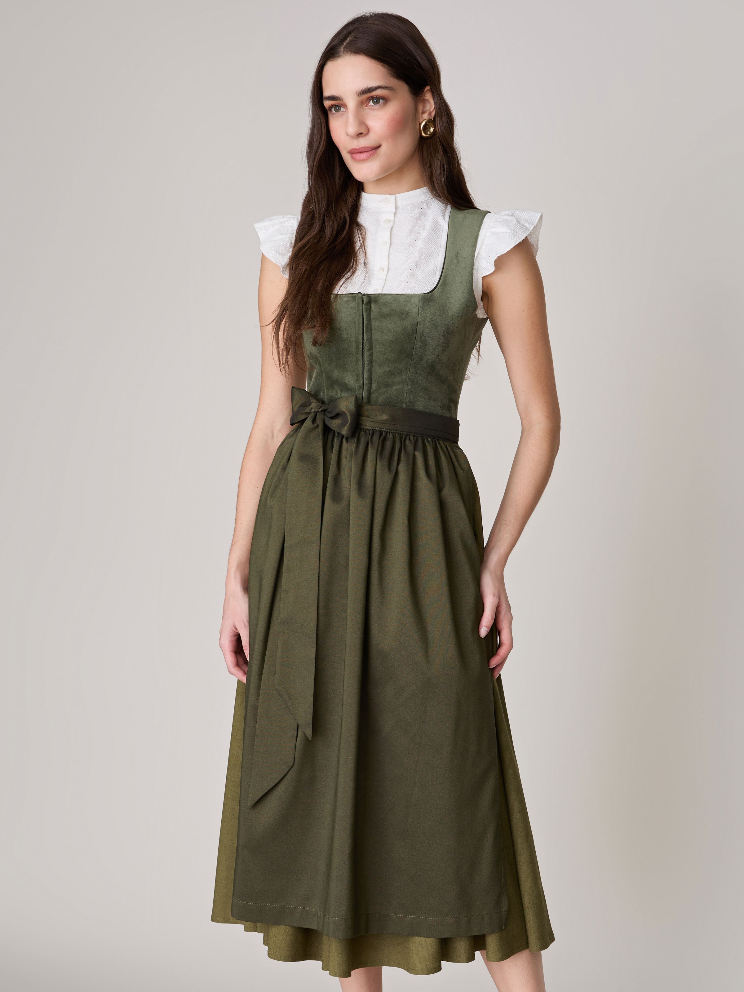 Dunkelgrünes Dirndl mit Samtmieder