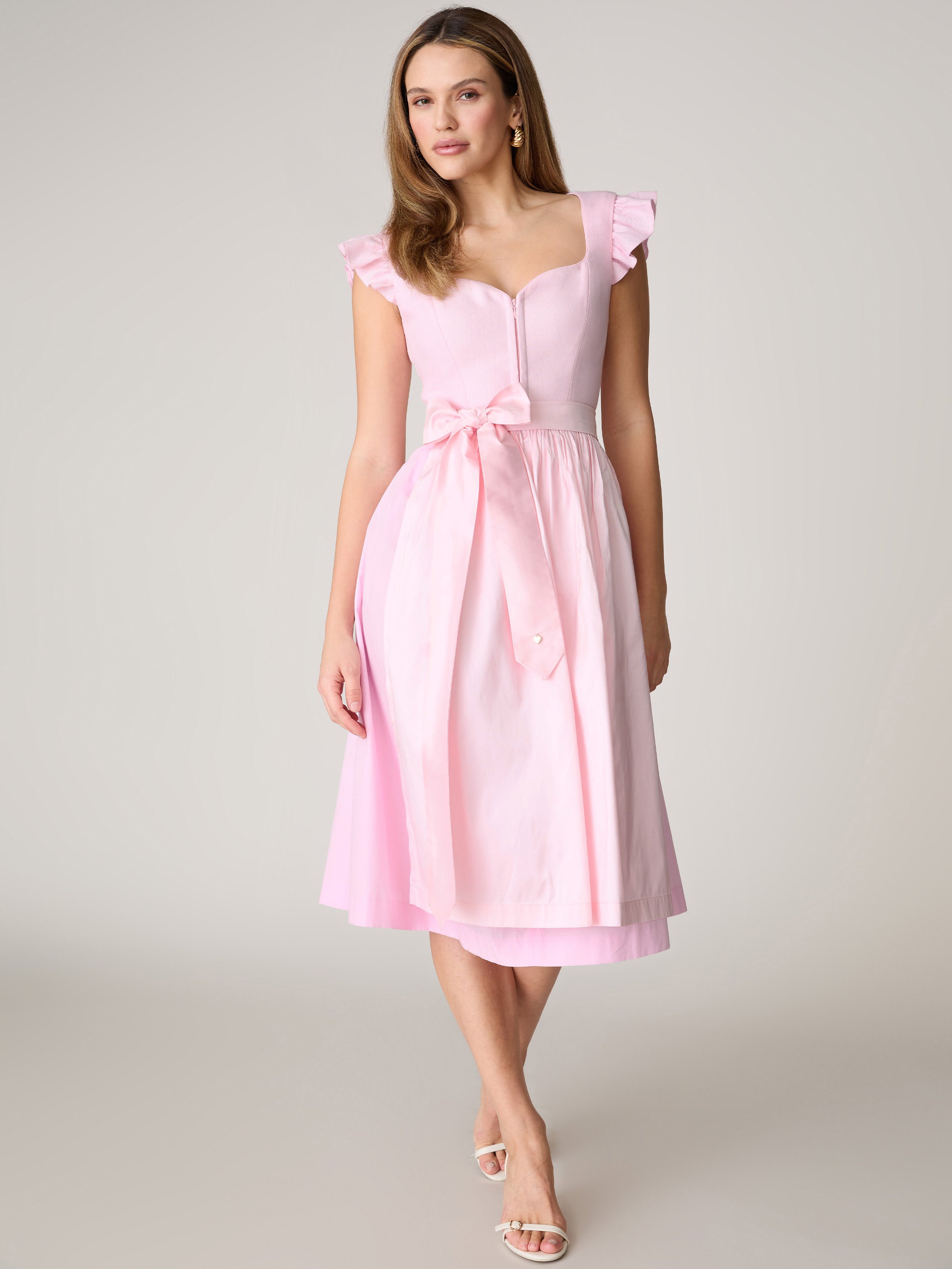 Hellrosa Dirndl mit abnehmbaren Ärmeln