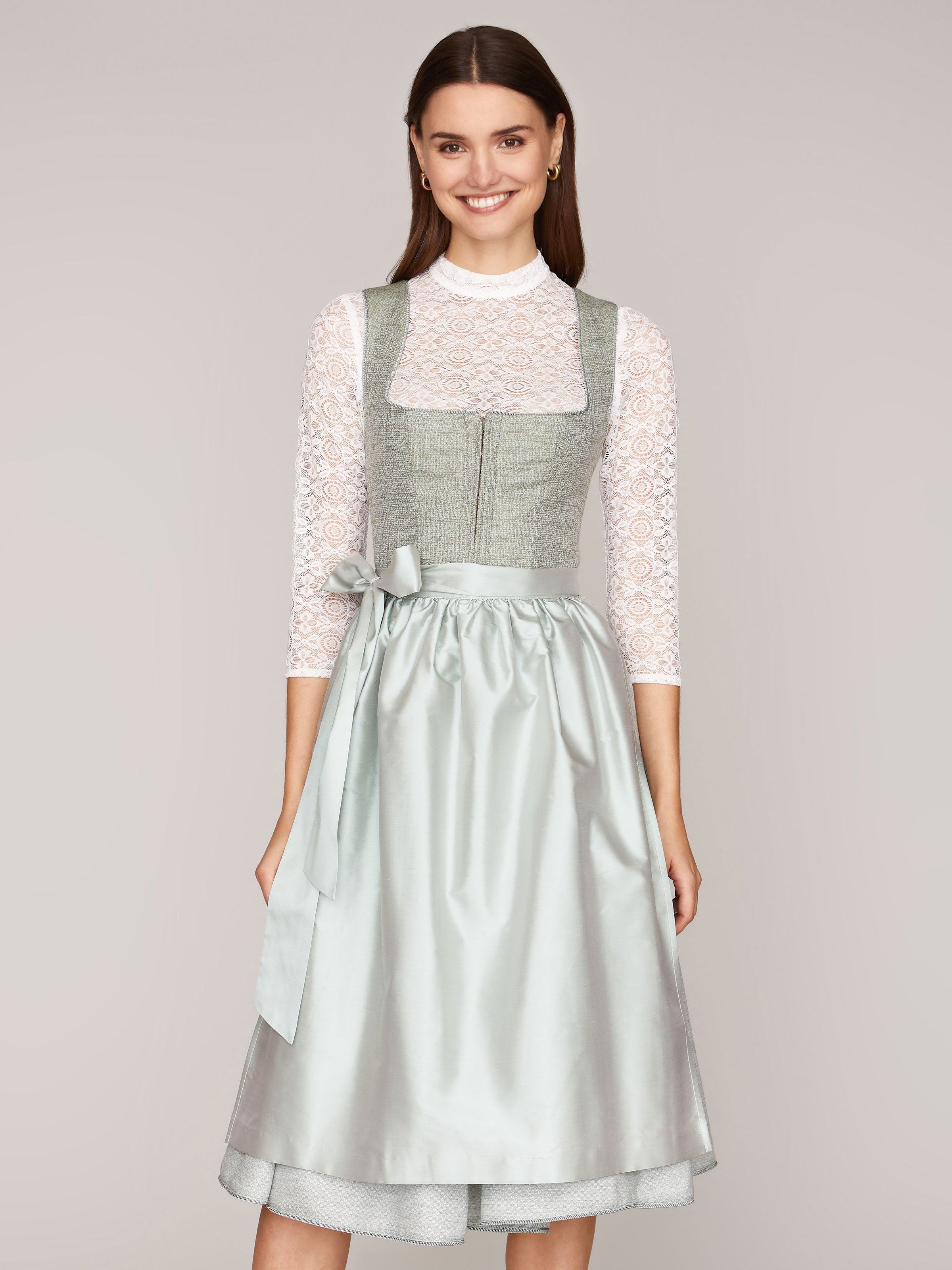 Mintfarbenes Dirndl mit Balkonette-Ausschnitt