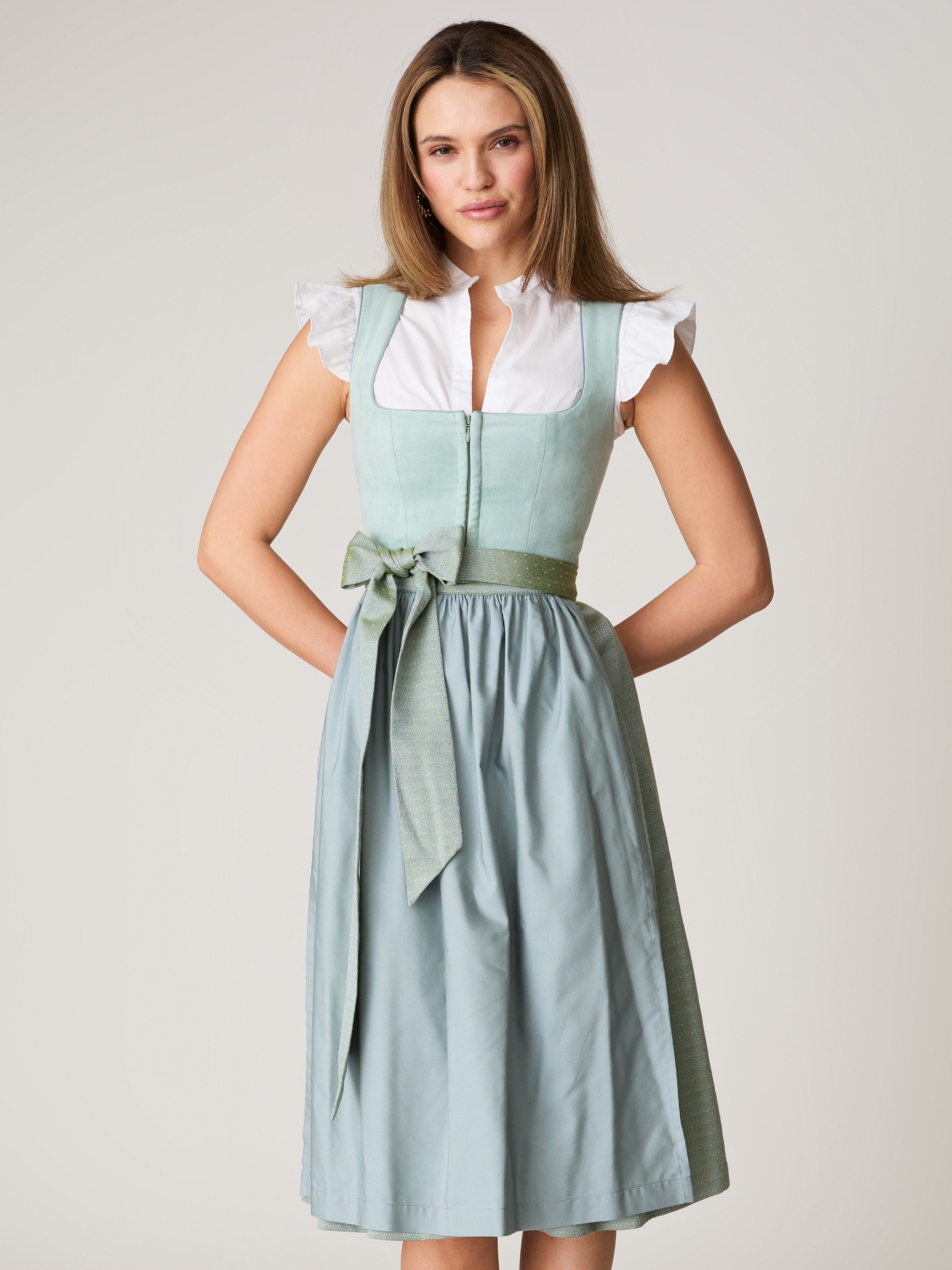 Dirndl mit Velours-Mieder in Türkis