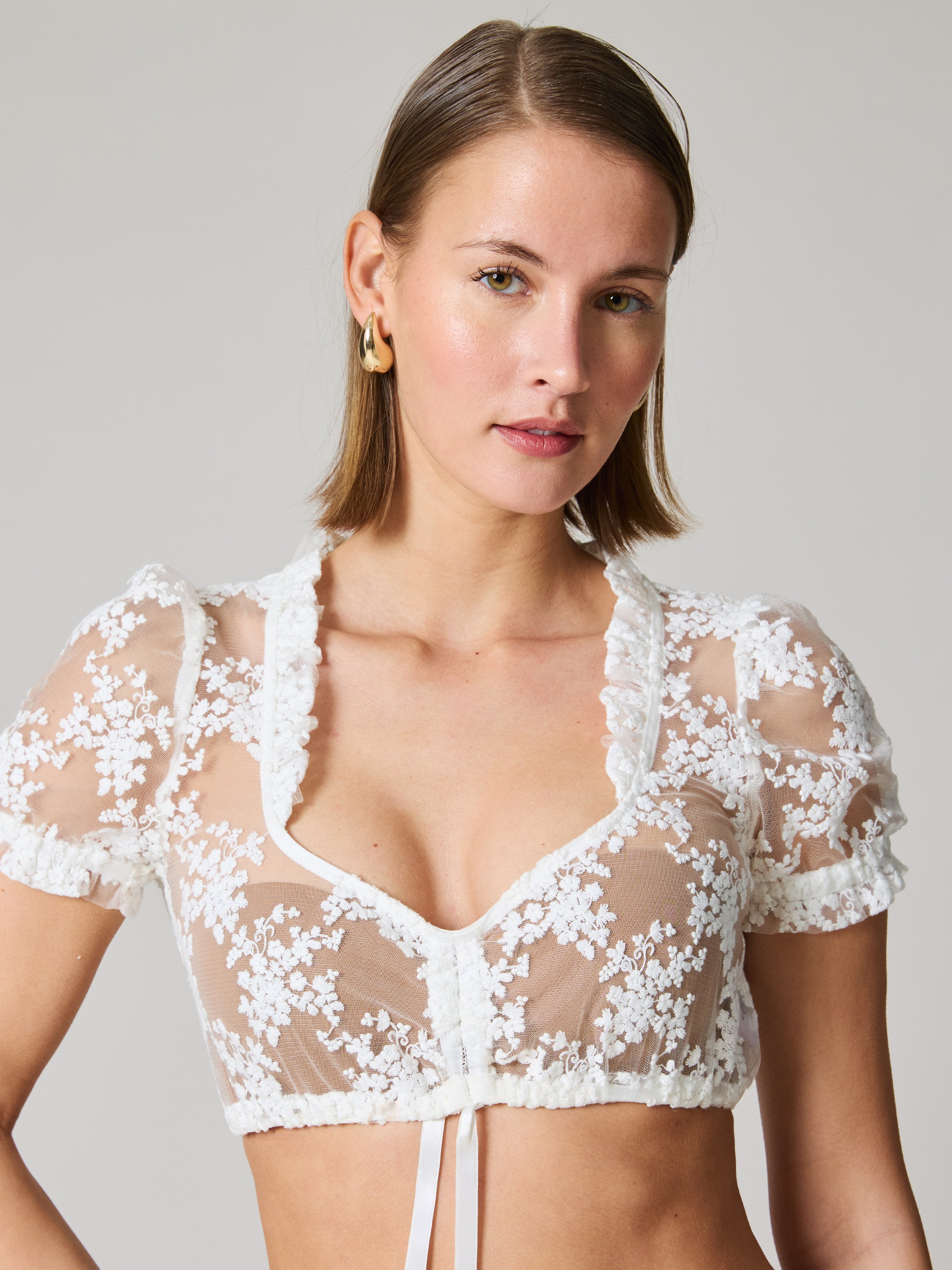 Dirndlbluse aus Blümchen-Tüll