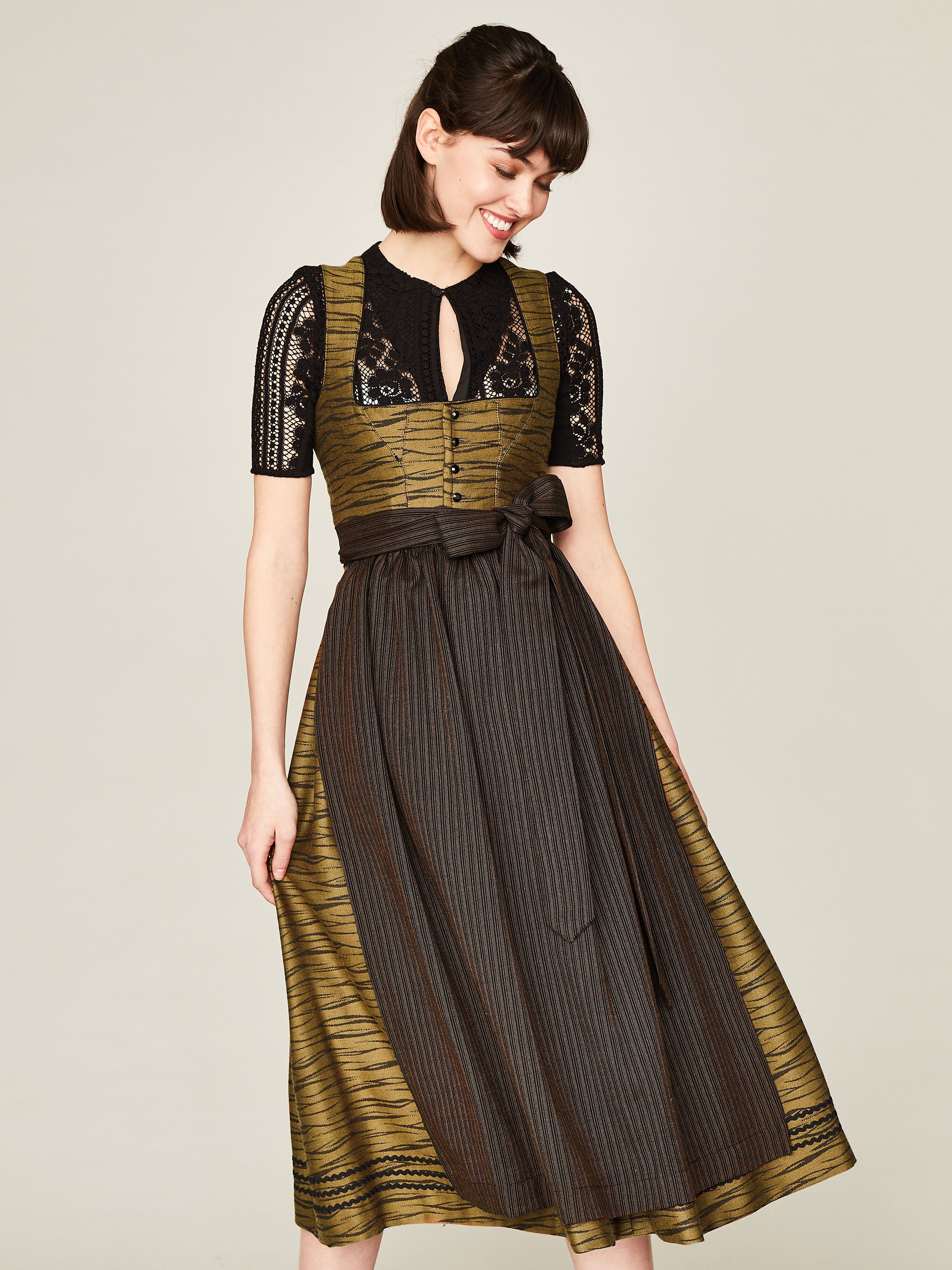 Tabak-farbenes Dirndl mit Tigerprint