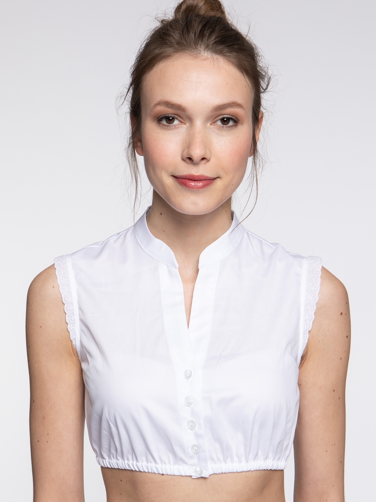 Weiße Dirndlbluse mit Flügelarm