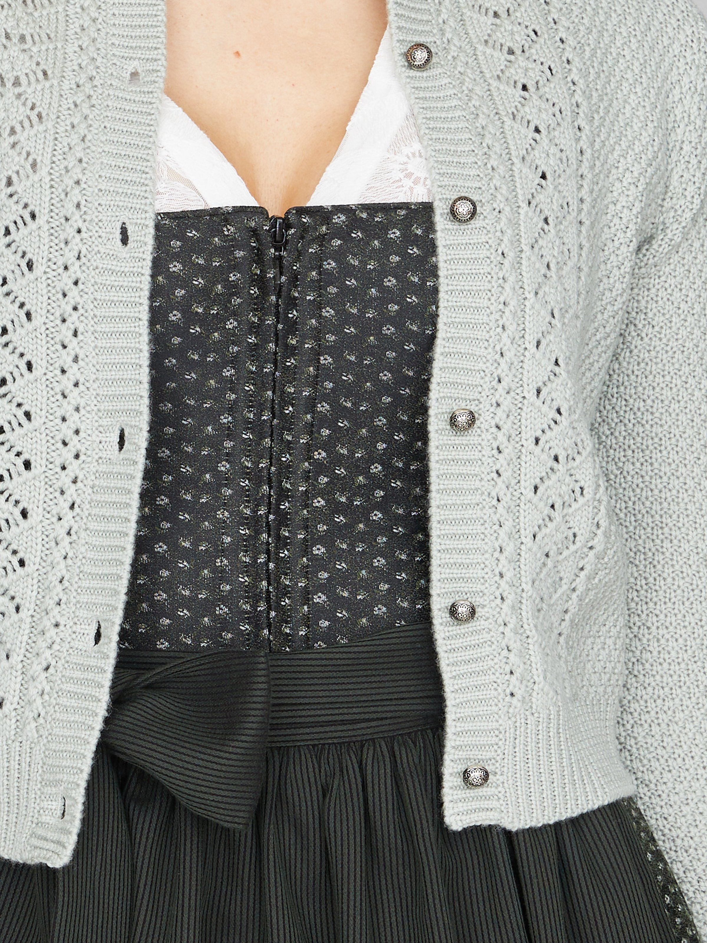Salbeigrüne Strickjacke Salbeigrüne Strickjacke