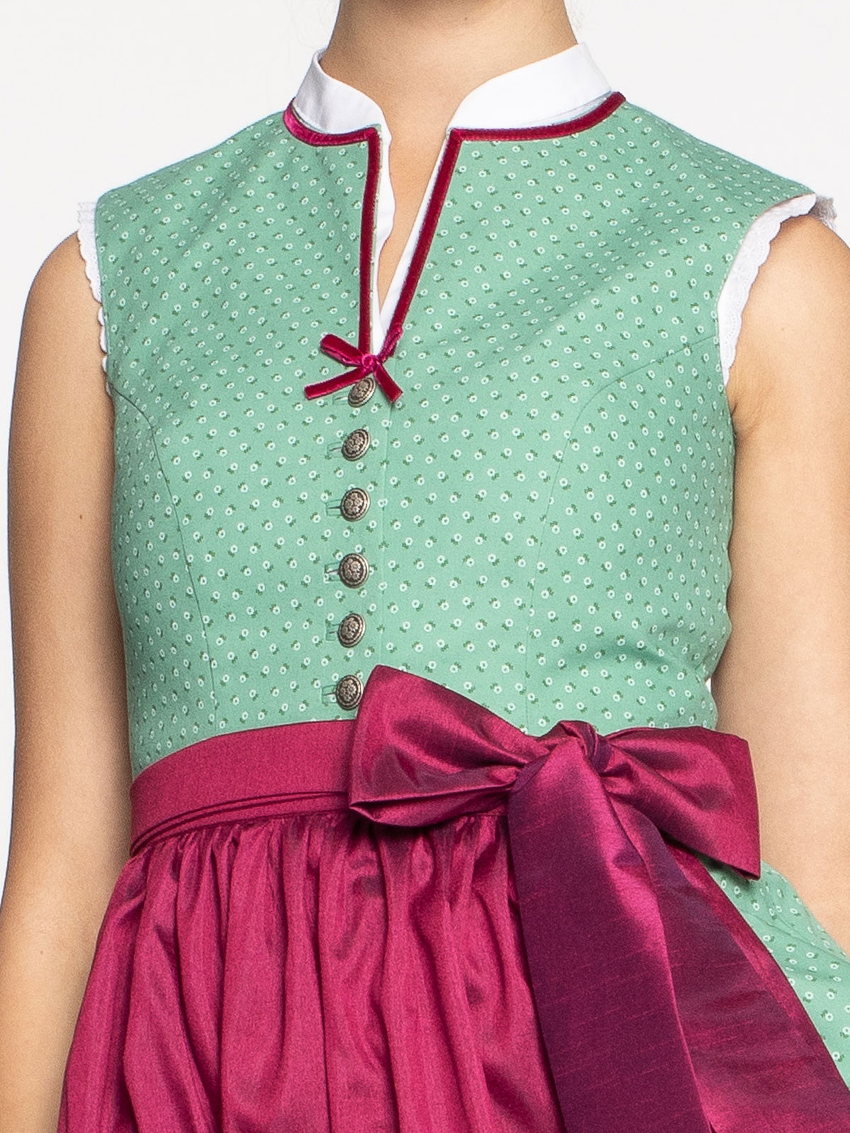Weiße Dirndlbluse mit Flügelarm