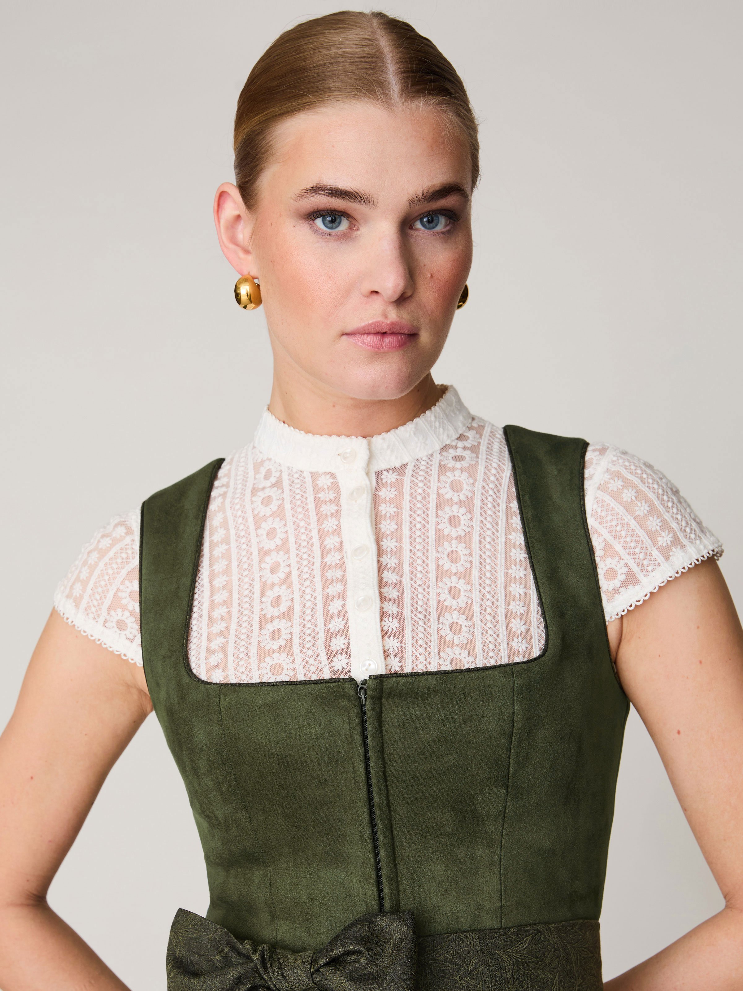Dirndlbluse in Weiß mit Flügelarm