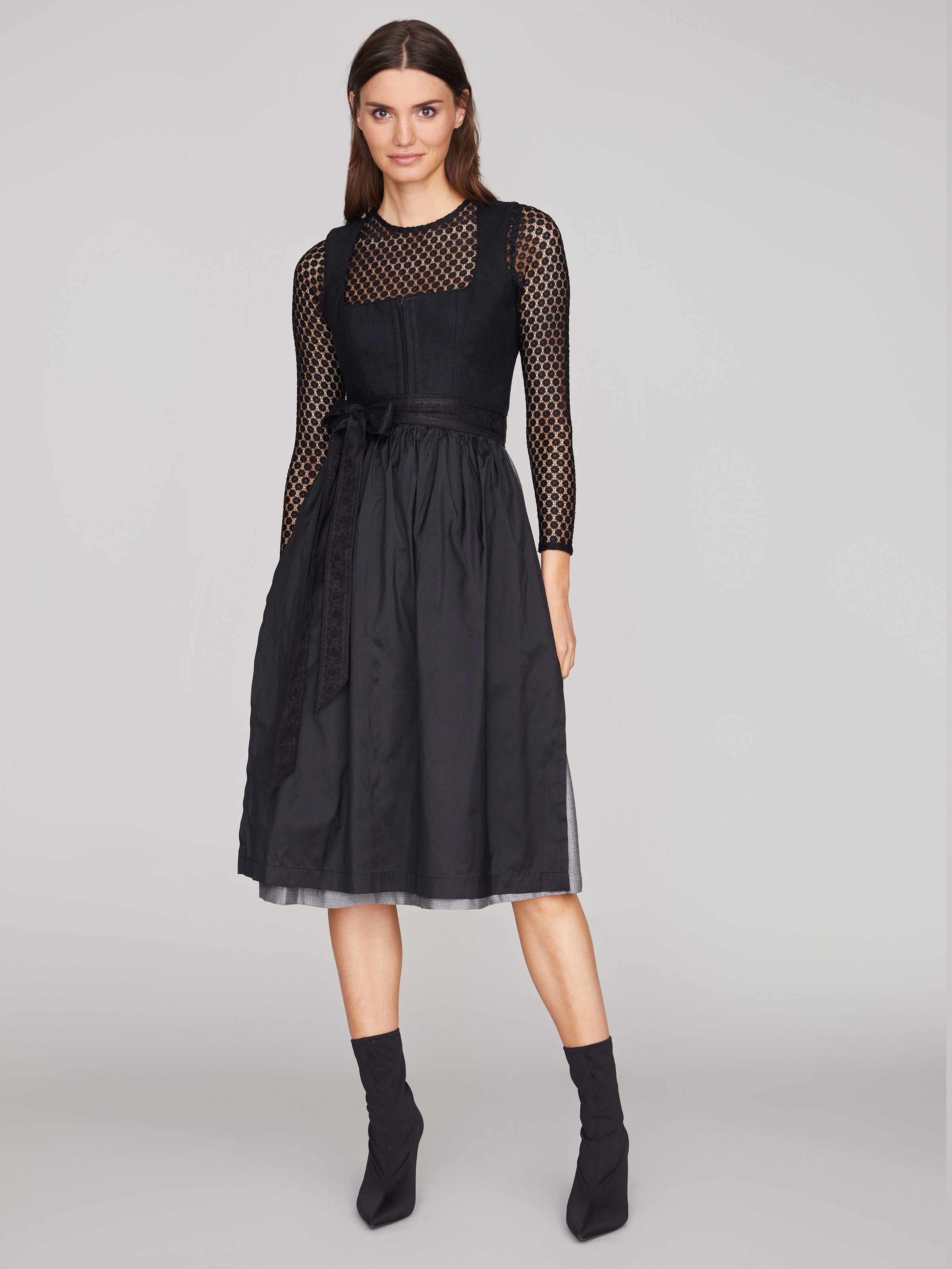 Schwarzes Dirndl mit Leinen-Mieder Schwarzes Dirndl mit Leinen-Mieder