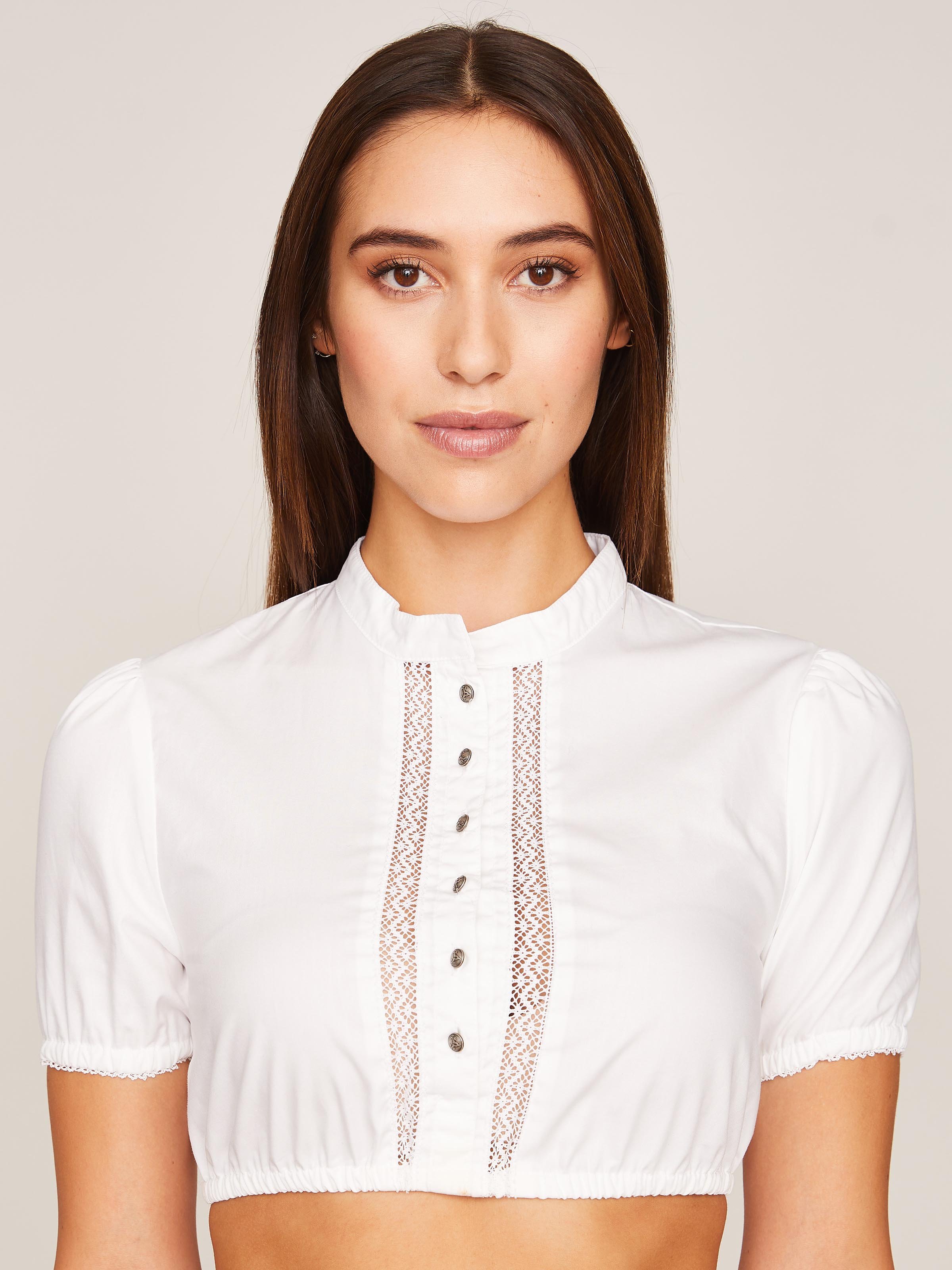 Weiße Dirndlbluse mit Spitzeneinsätzen