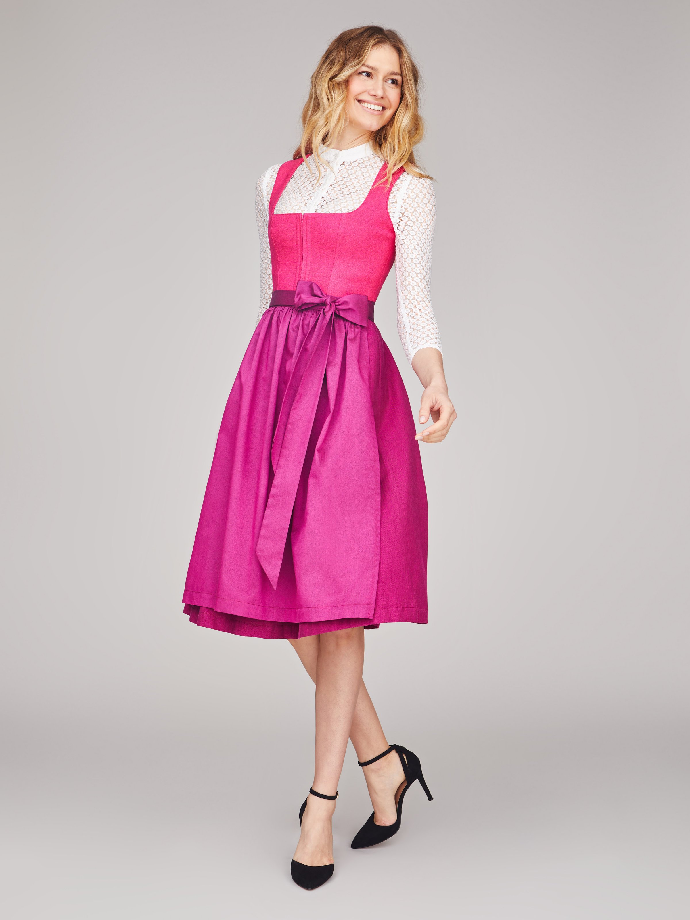 Pinkes Dirndl Sapphire von LIMBERRY fürs Oktoberfest Pinkes Dirndl Sapphire fürs Oktoberfest