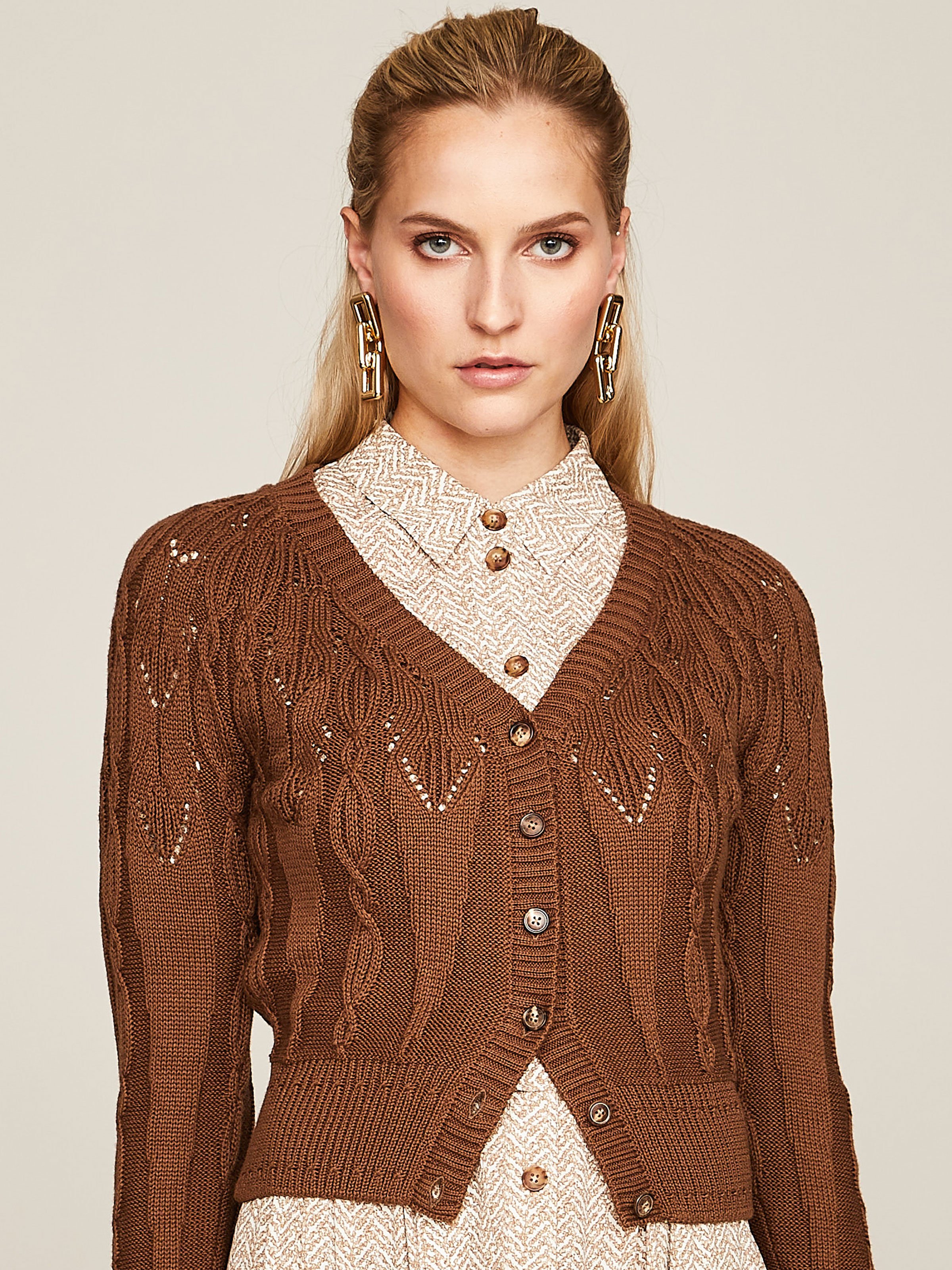 Brauner Strick-Cardigan mit Hornknöpfen