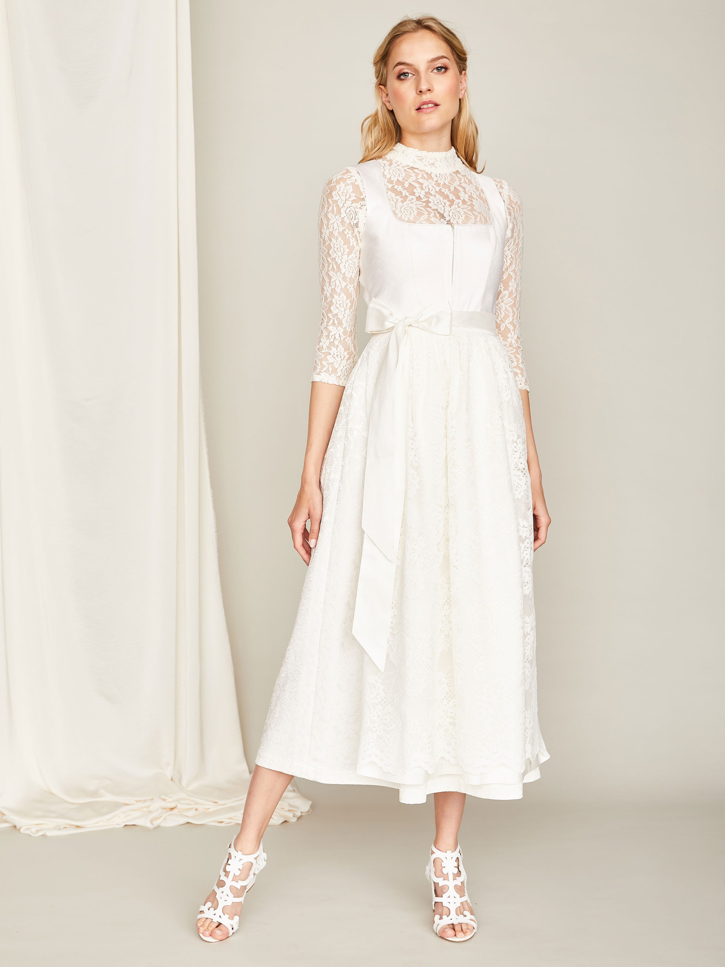Langes Hochzeits-Dirndl in Cremeweiß