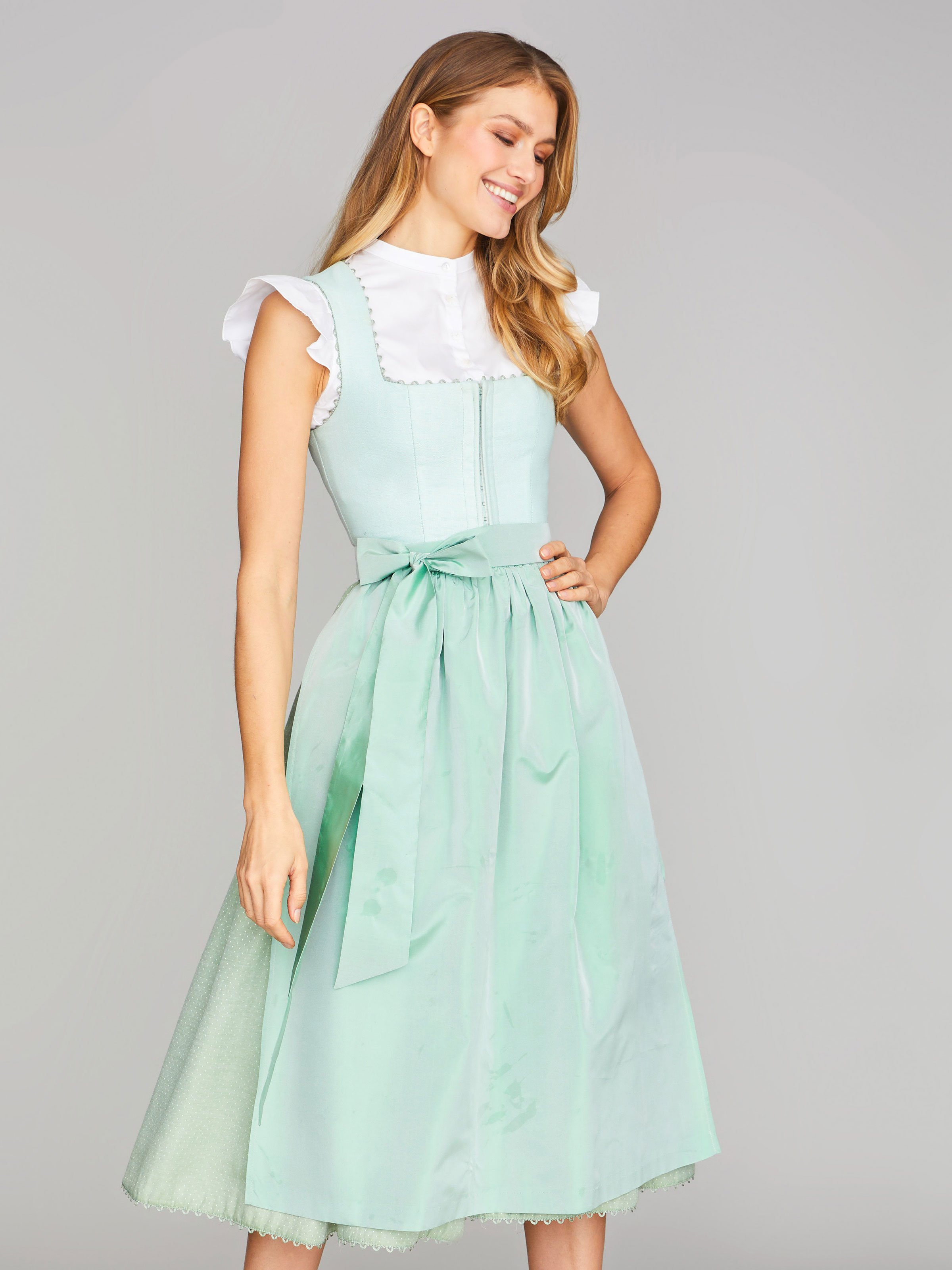 Mint-farbenes Dirndl mit Leinen-Mieder 
