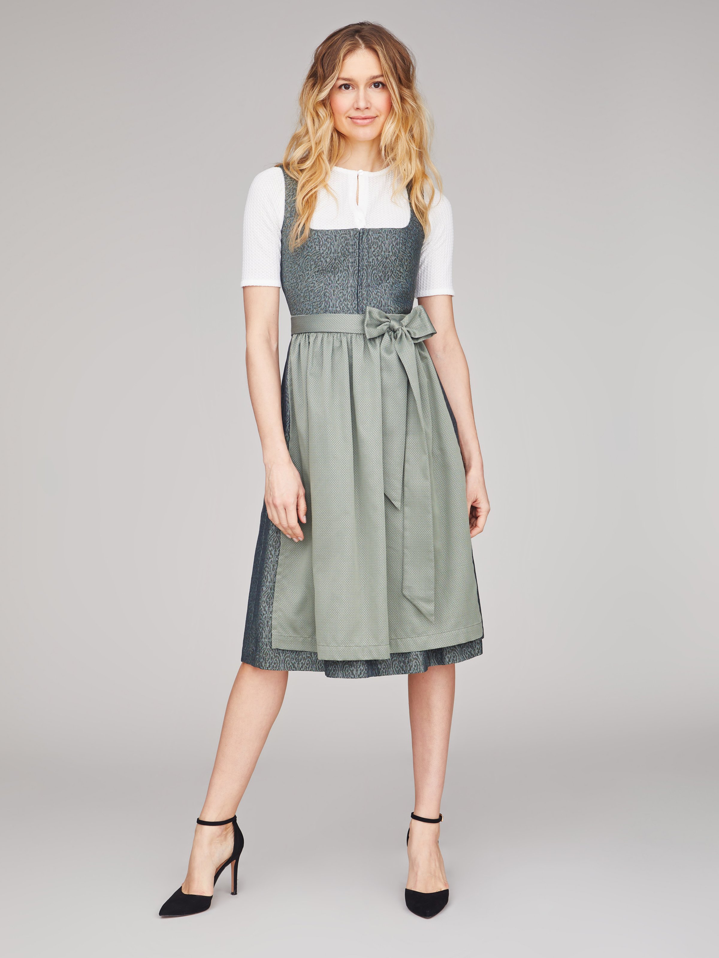 Dunkelgrün schimmerndes Dirndl Dunkelgrün schimmerndes Dirndl