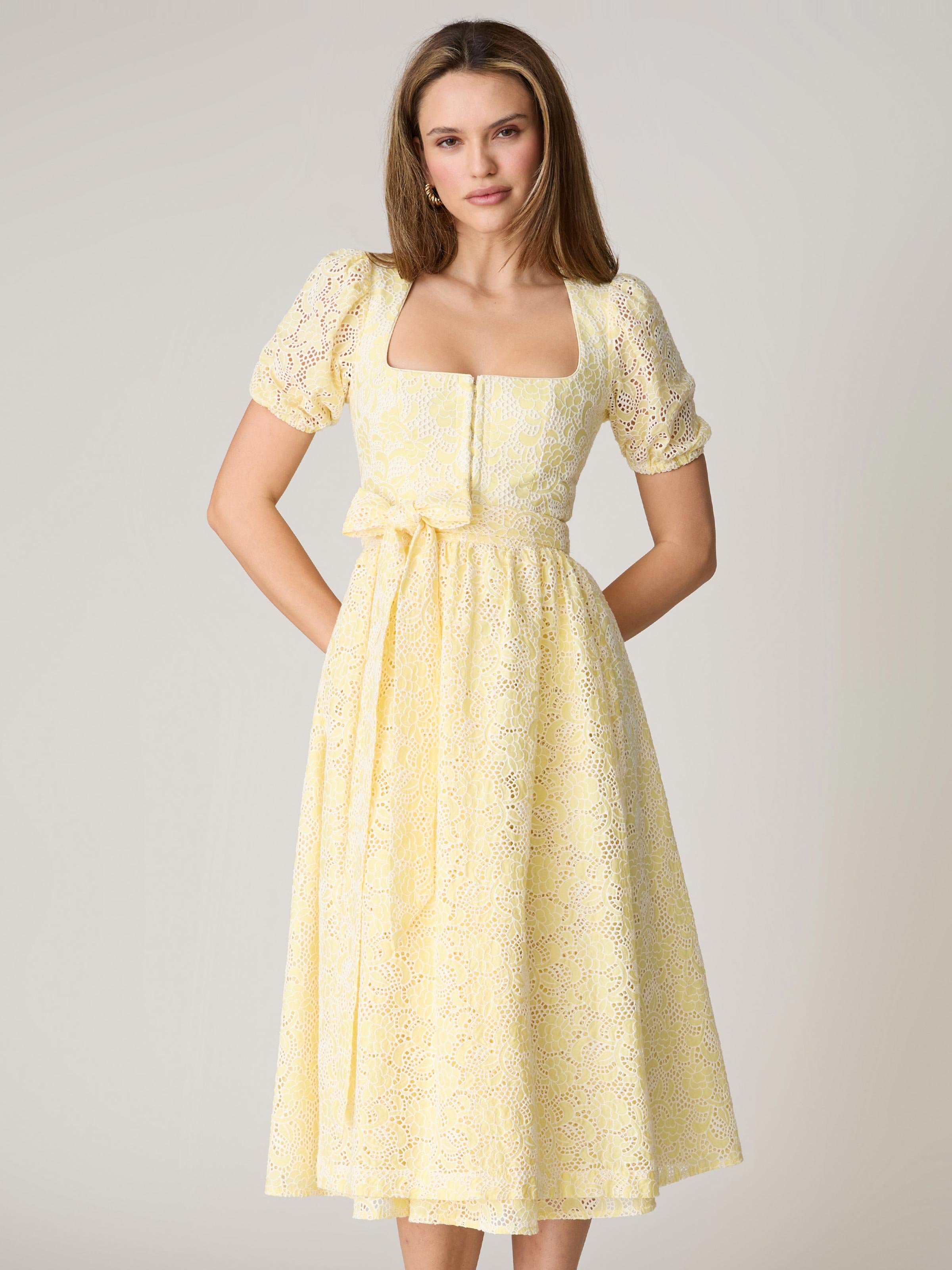 Dirndl in Gelb aus Lochspitze