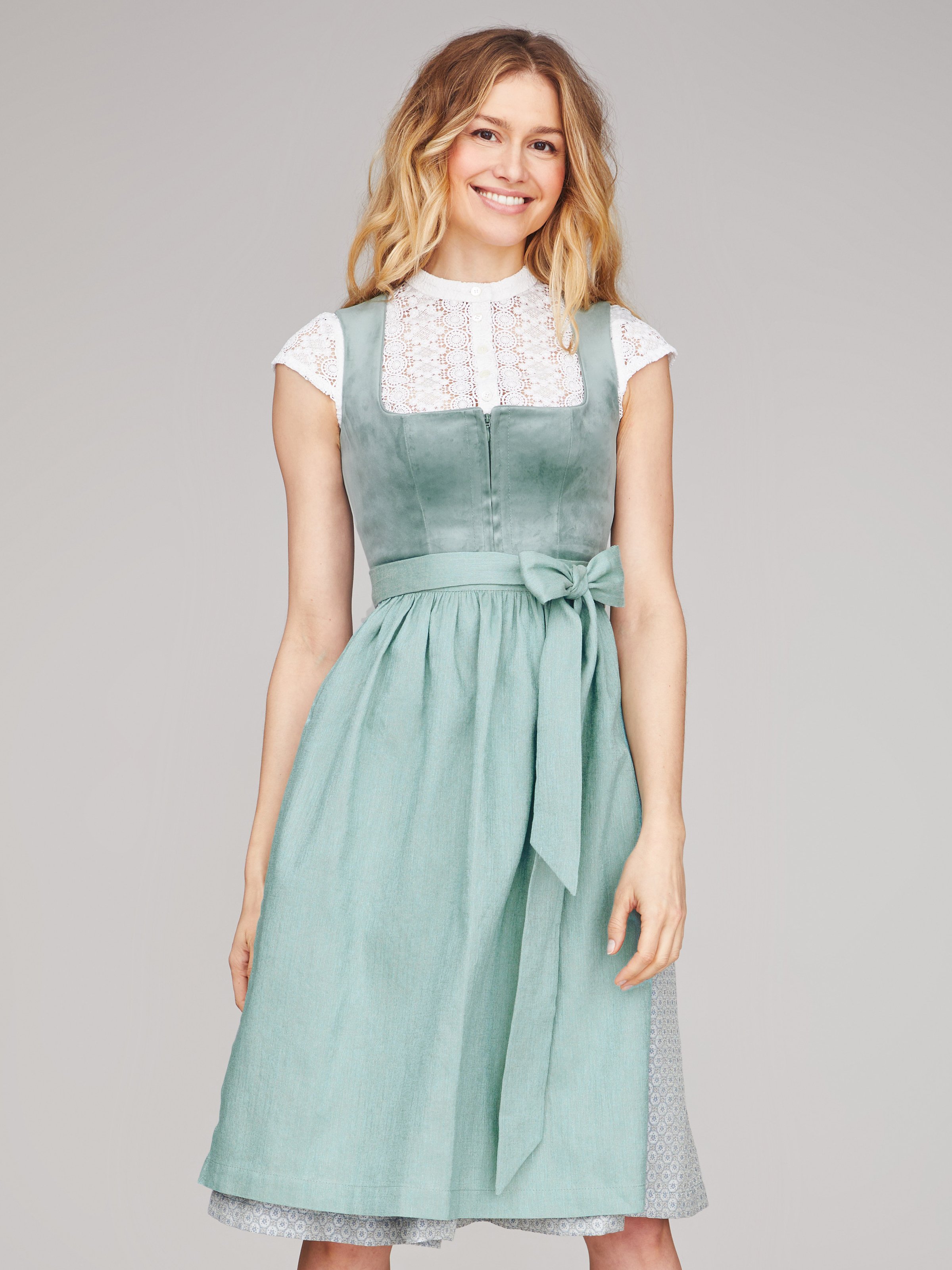 Salbeigrünes Dirndl Salbeigrünes Dirndl