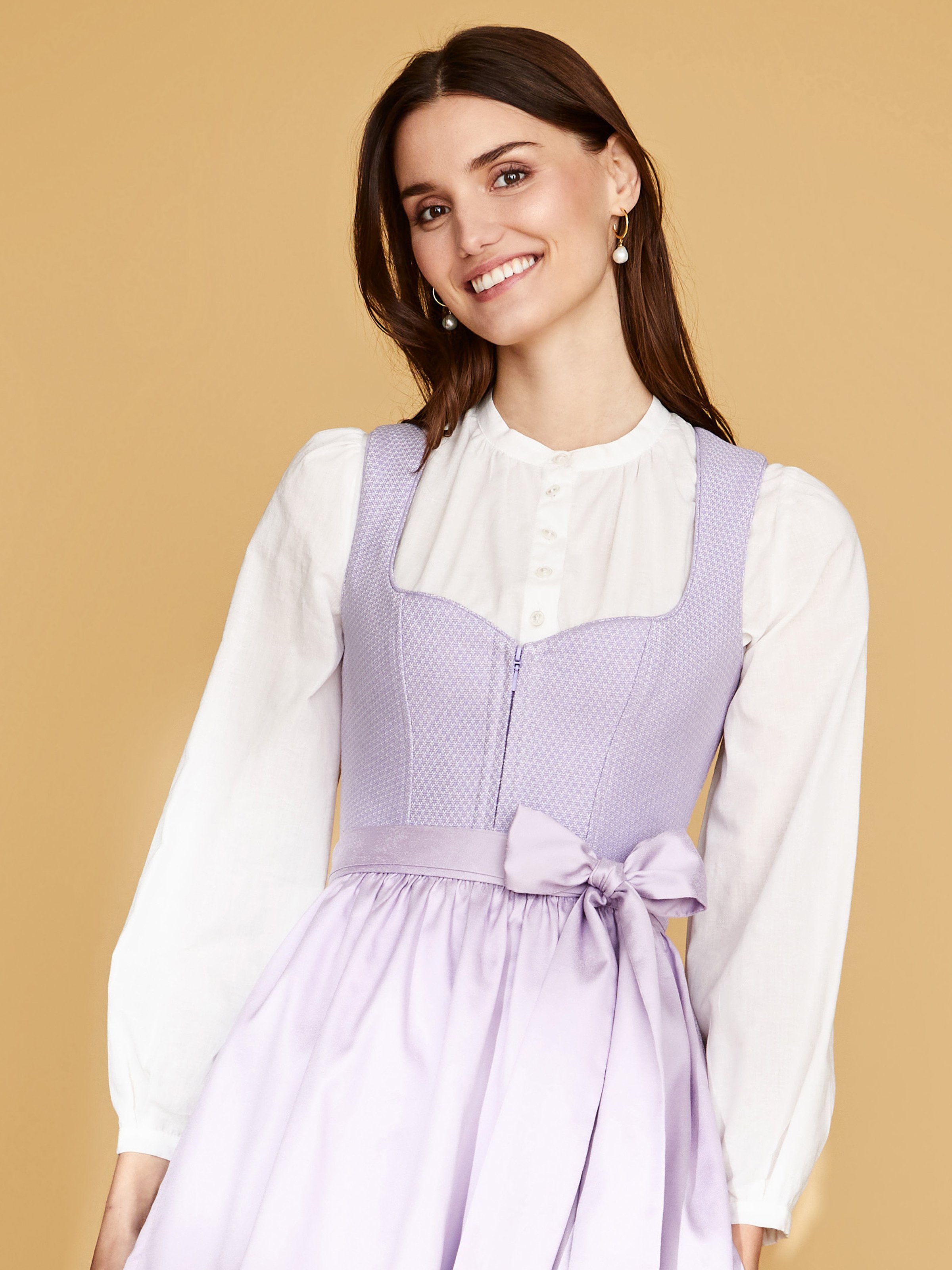 Hochgeschlossene Dirndlbluse mit Langarm