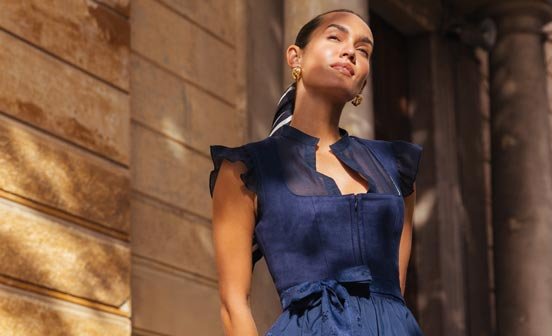 Dirndl mit Velours Mieder in Dunkelblau  Dirndl mit Velours Mieder in Dunkelblau