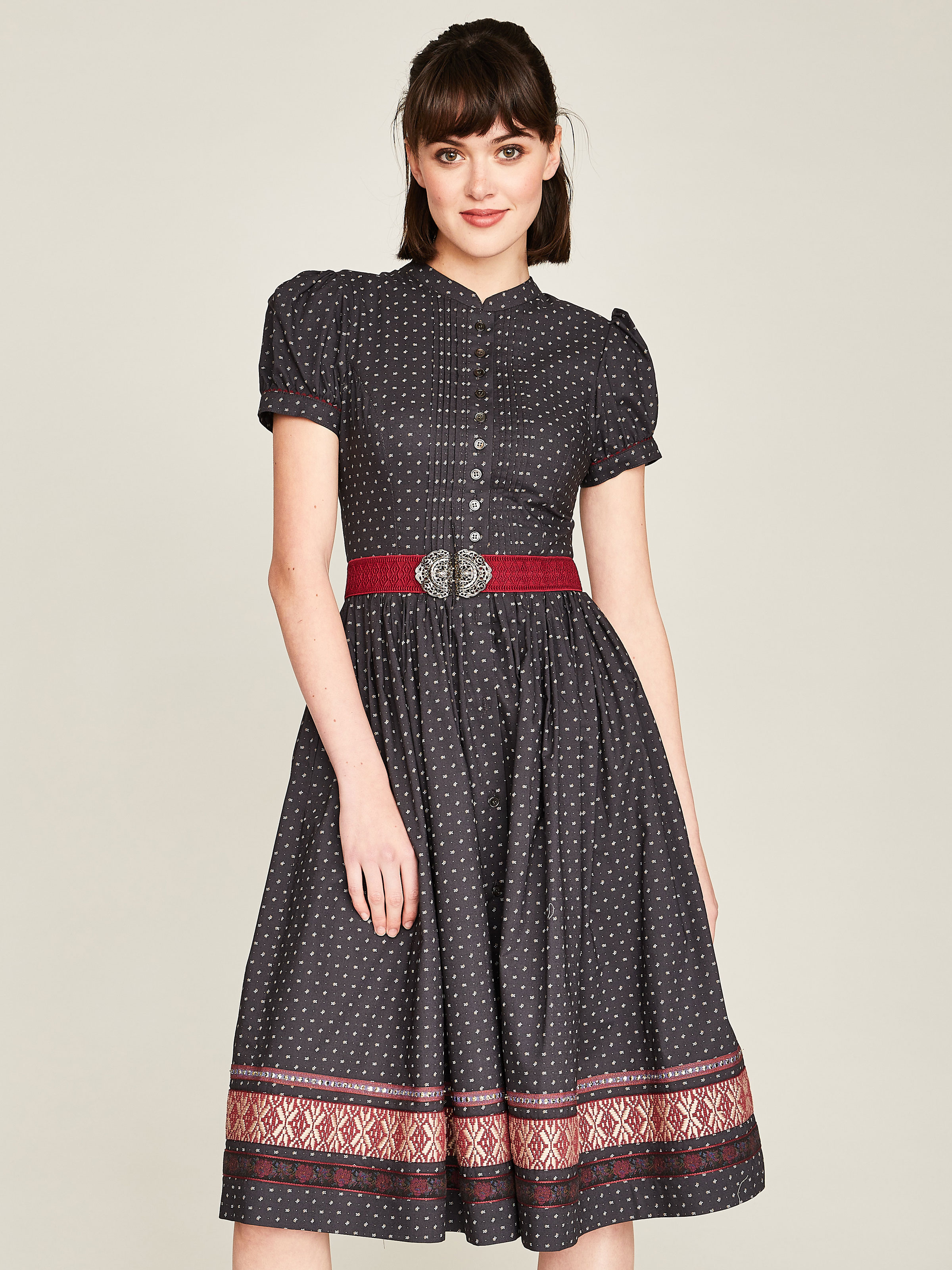 Schwarzes Kleid mit Streublumenmuster